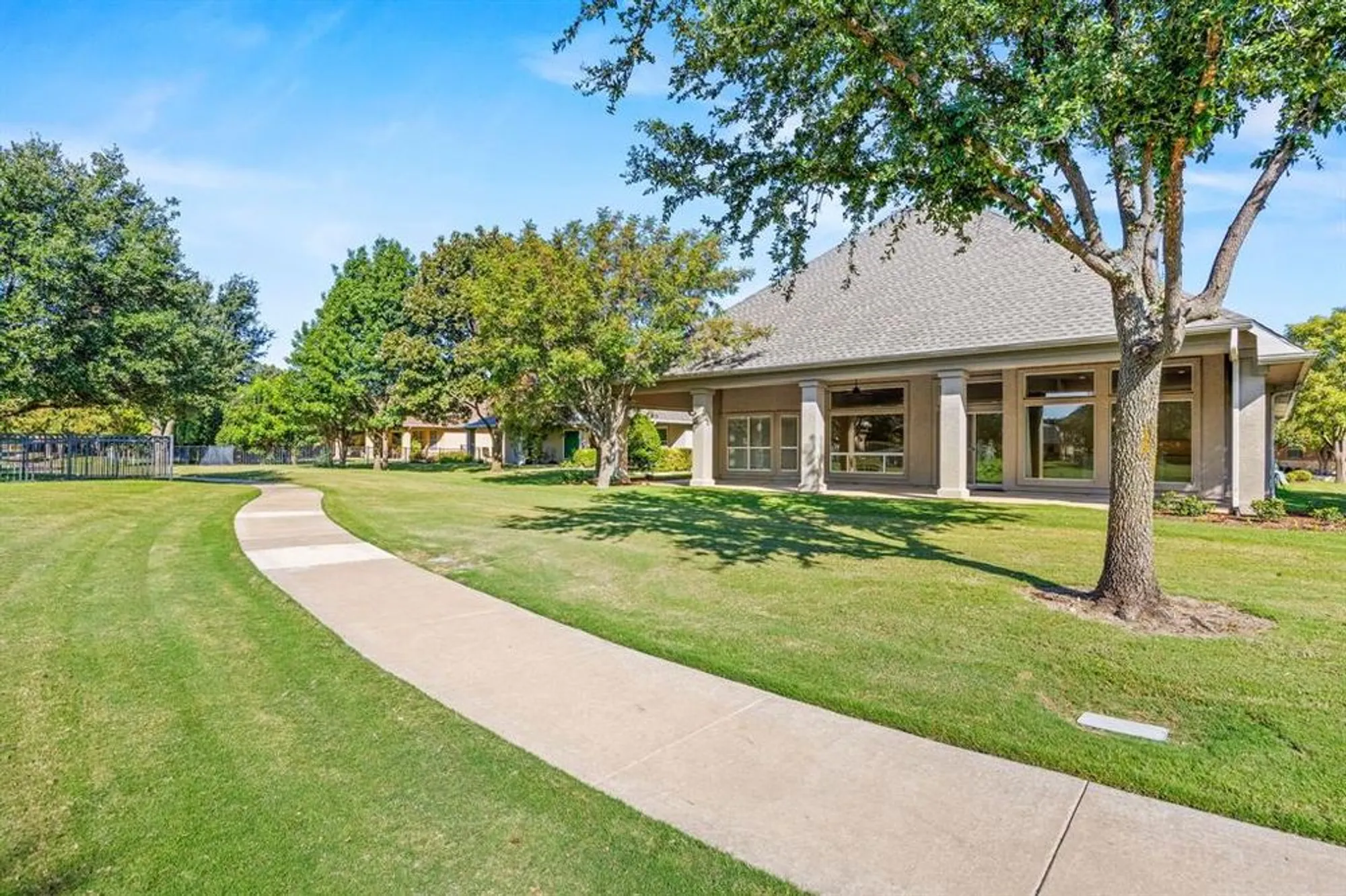 Property Slideshow image 25 of 30 | 10409 countryside dr, Denton, TX, 76207