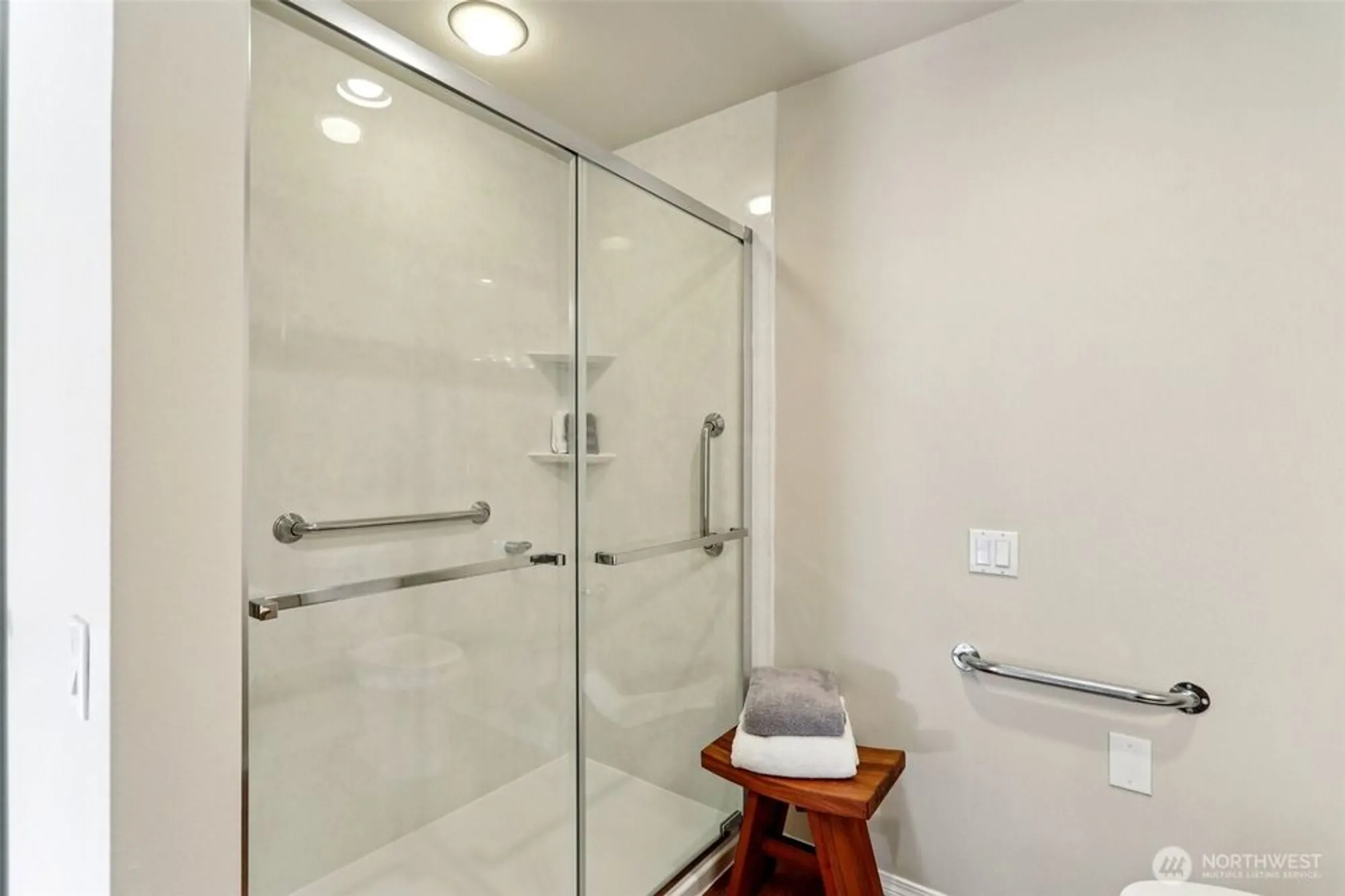 Property Slideshow image 20 of 40 | 4222 221st pl se # 1081, Issaquah, WA, 98029
