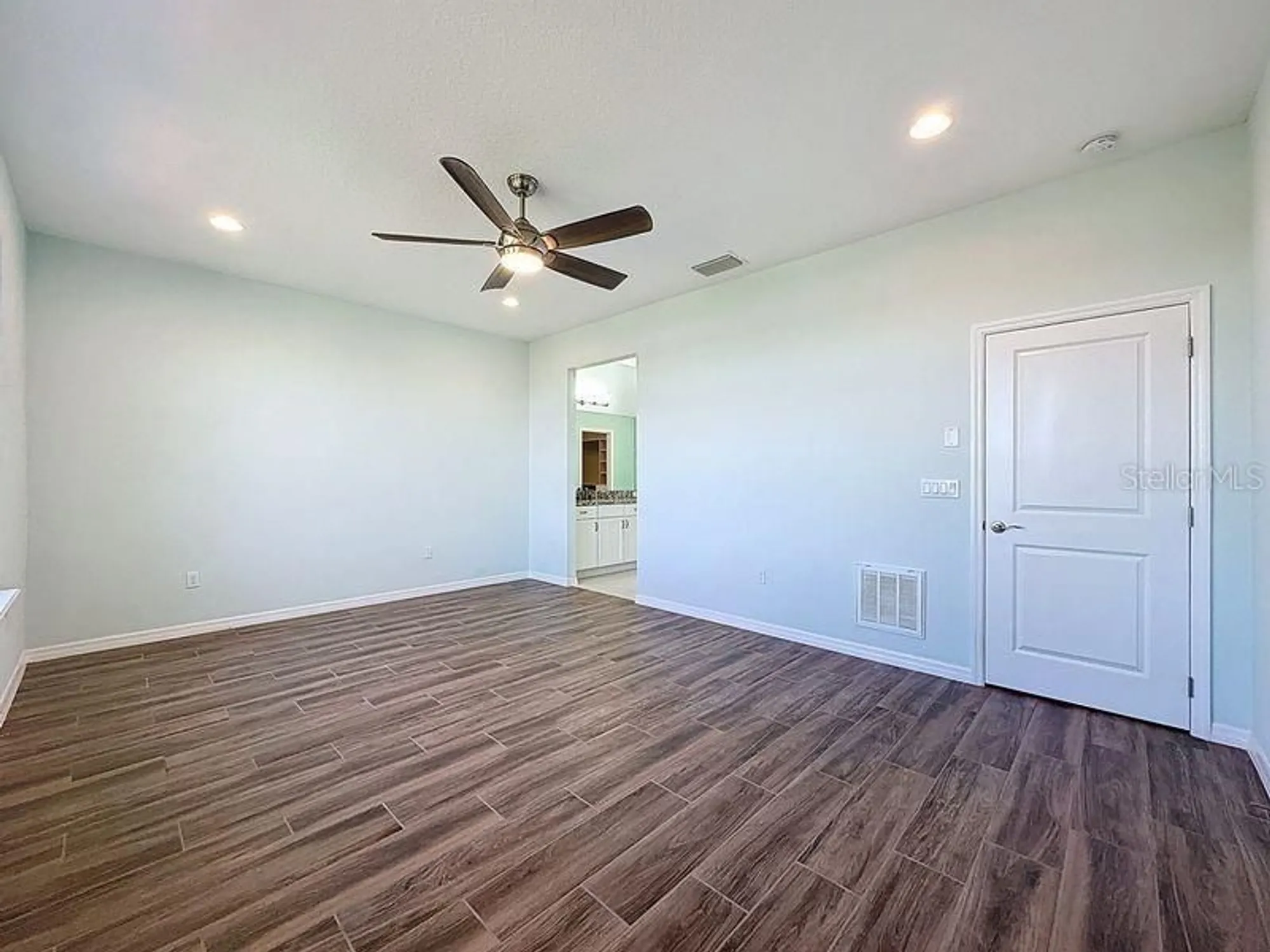 Property Slideshow image 10 of 40 | 537 narrow view ln, Groveland, FL, 34736