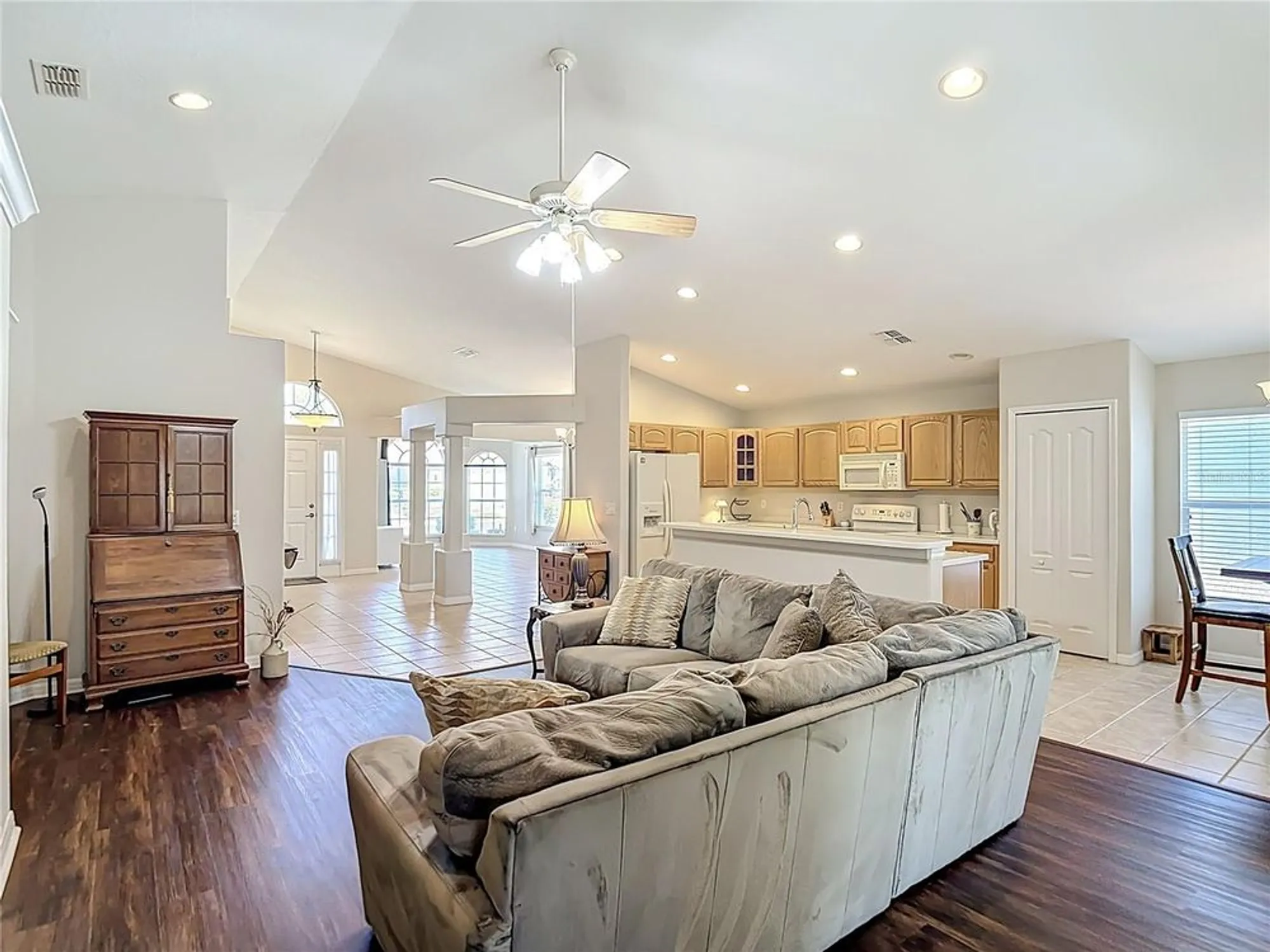 Property Slideshow image 10 of 48 | 456 greenwich cir, Spring Hill, FL, 34609