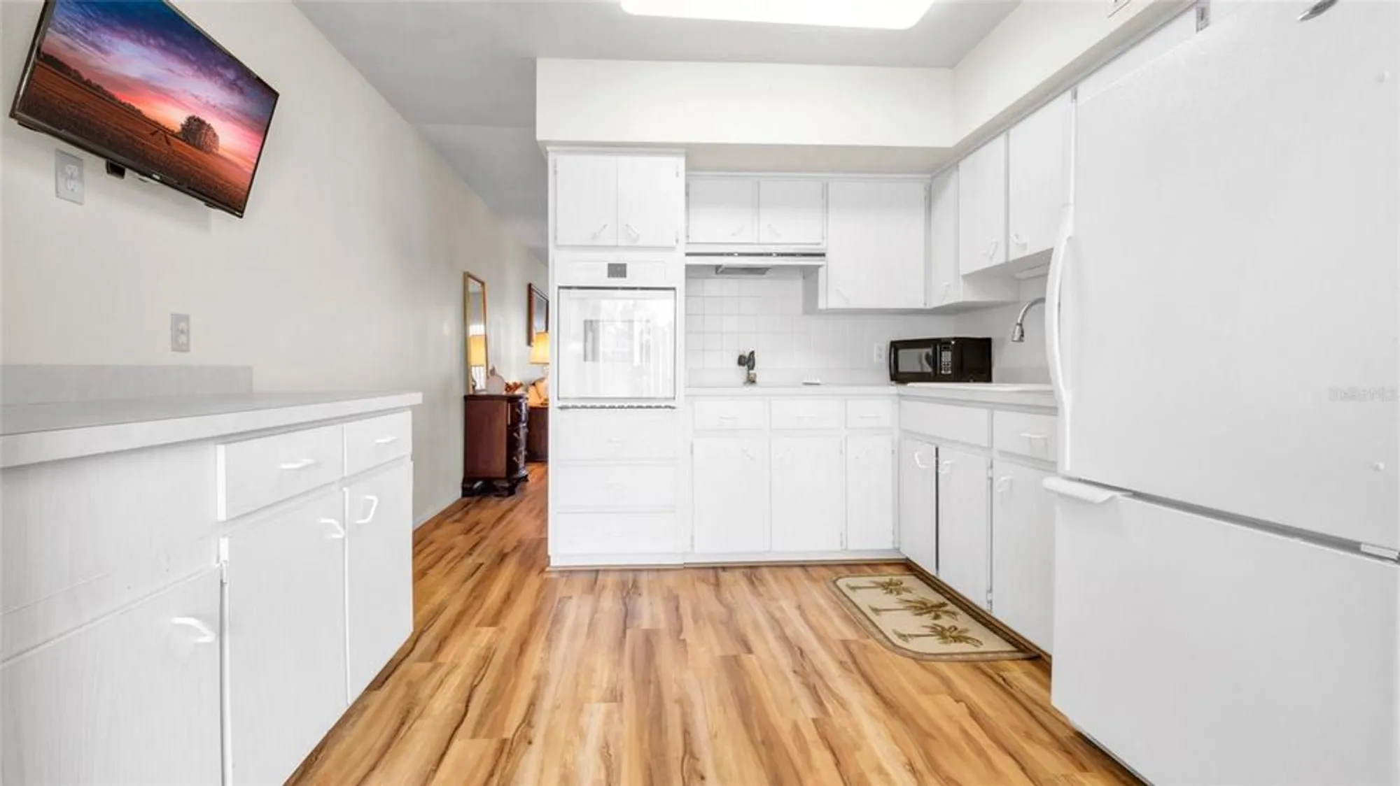 Property Slideshow image 7 of 18 | 2285 israeli dr 53, Clearwater, FL, 33763