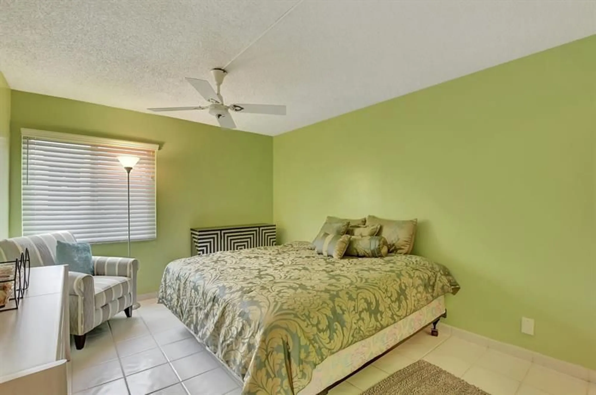 Property Slideshow image 10 of 67 | 204 burgundy e unit e, Delray Beach, FL, 33484
