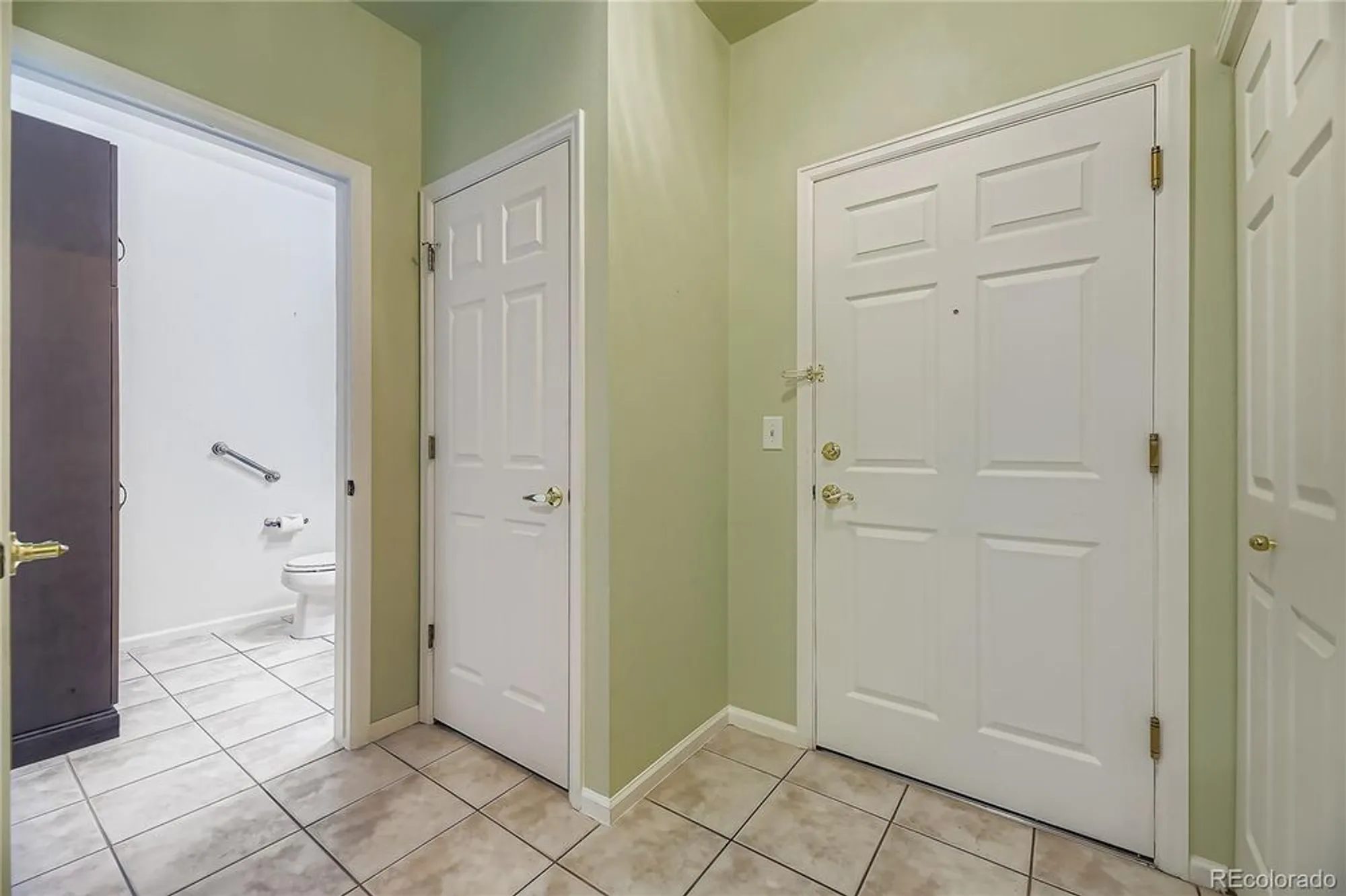 Property Slideshow image 6 of 30 | 2894 w riverwalk cir b209, Littleton, CO, 80123