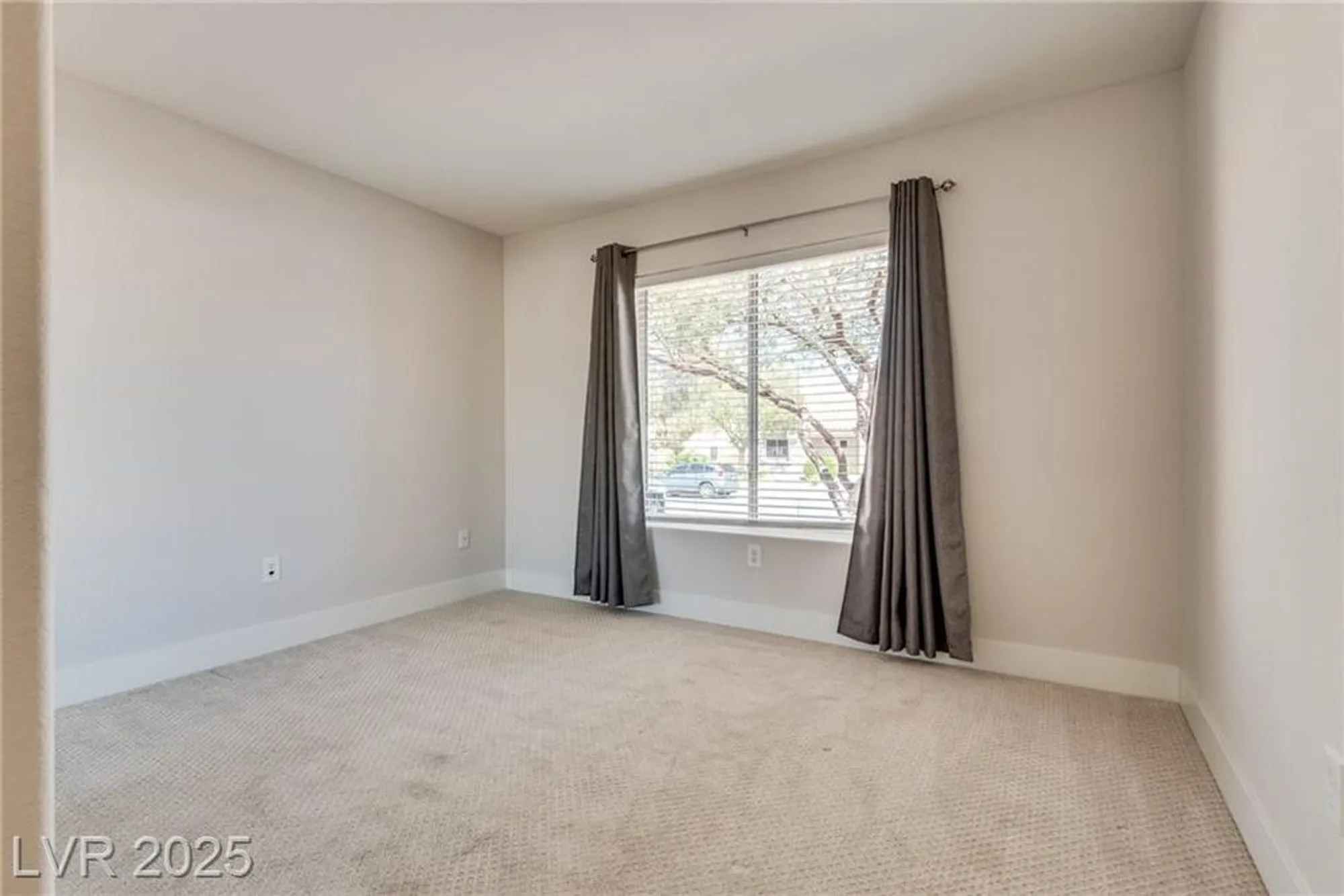 Property Slideshow image 17 of 44 | 2601 lotus hill dr, Las Vegas, NV, 89134