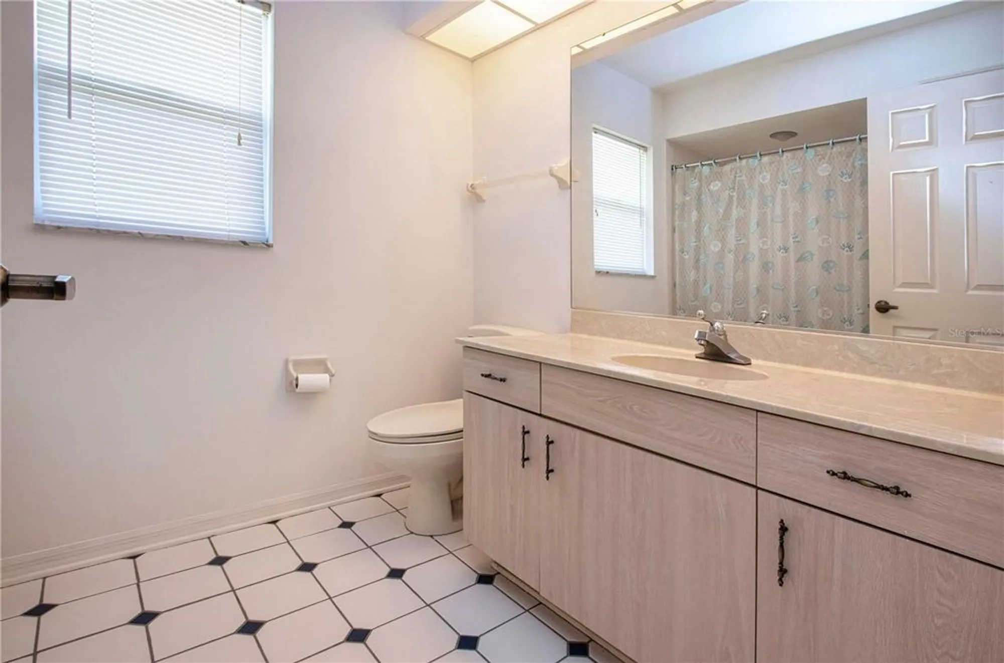 Property Slideshow image 38 of 60 | 2016 new bedford dr, Sun City Center, FL, 33573