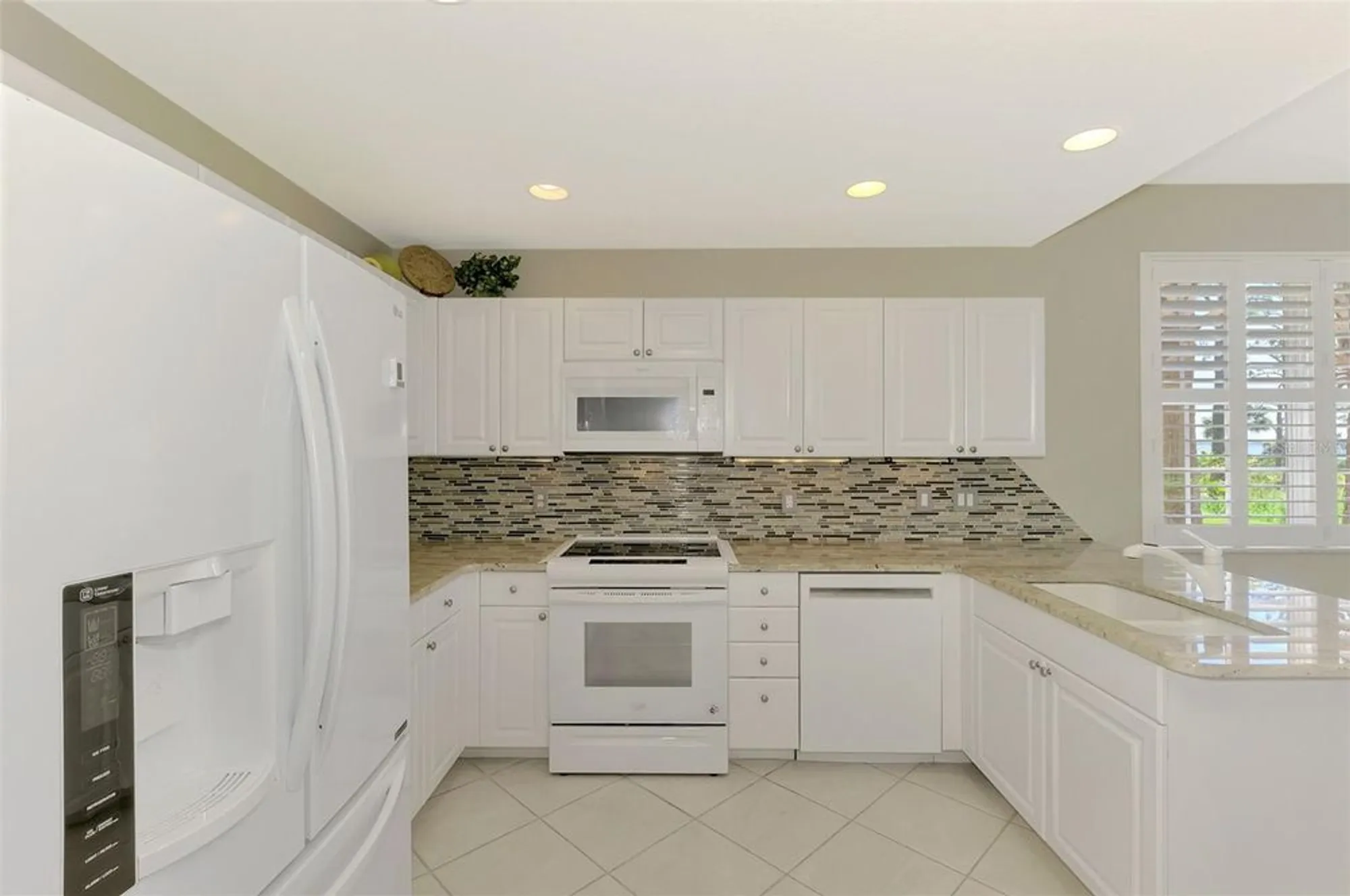 Property Slideshow image 19 of 82 | 4692 club dr # 101, Port Charlotte, FL, 33953