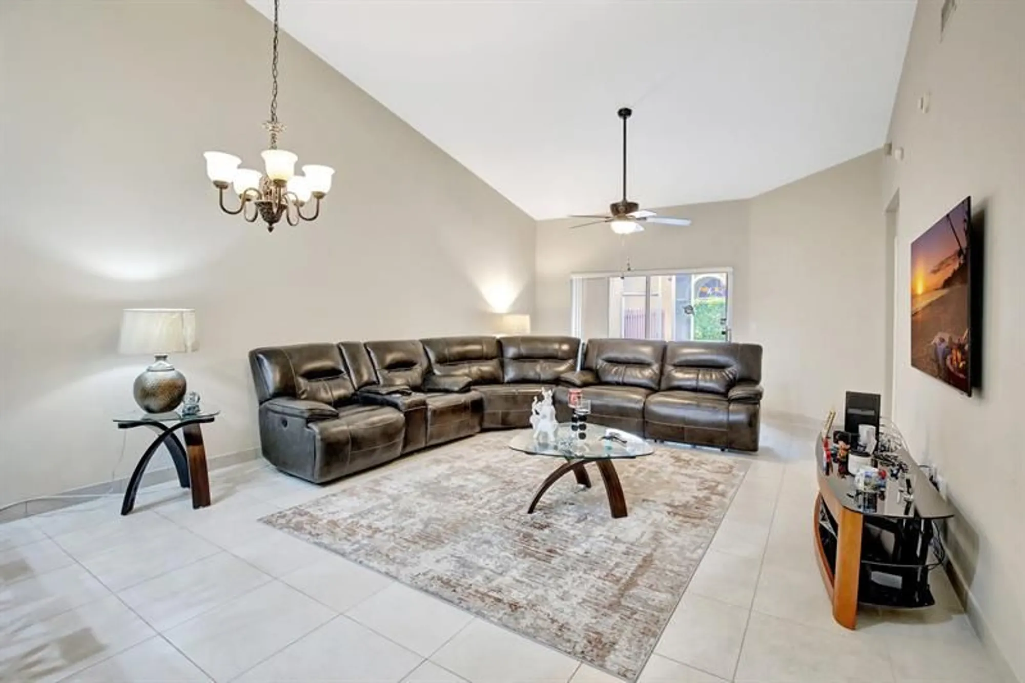 Property Slideshow image 14 of 41 | 9720 malvern dr, Tamarac, FL, 33321