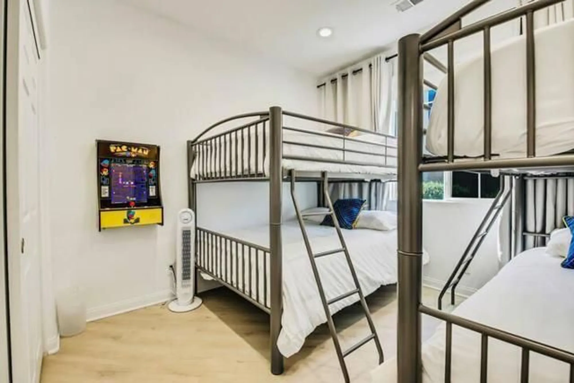 Property Slideshow image 20 of 37 | 84297 canzone dr, Indio, CA, 92203
