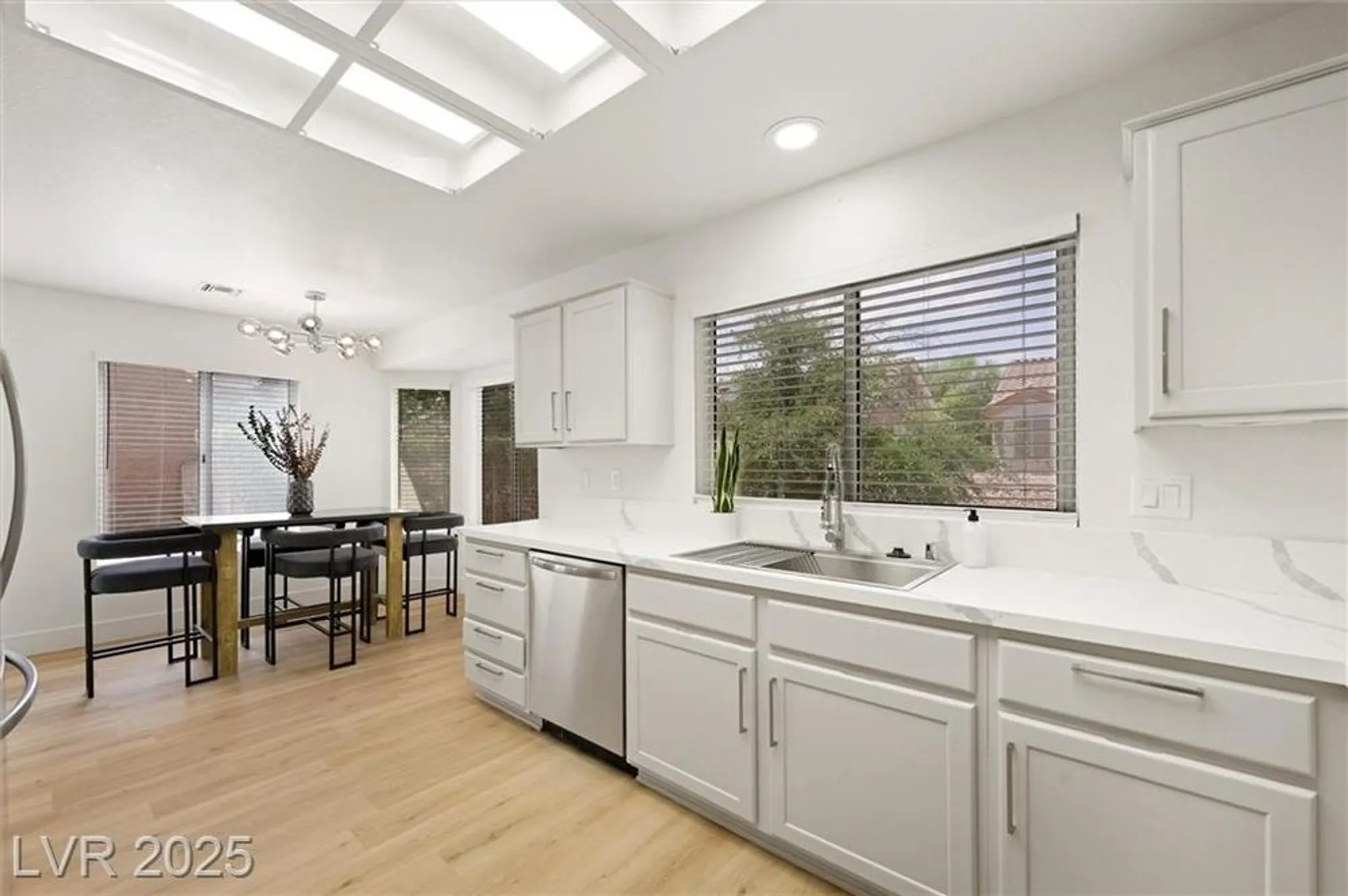 Property Slideshow image 10 of 40 | 2517 desert sands dr, Las Vegas, NV, 89134