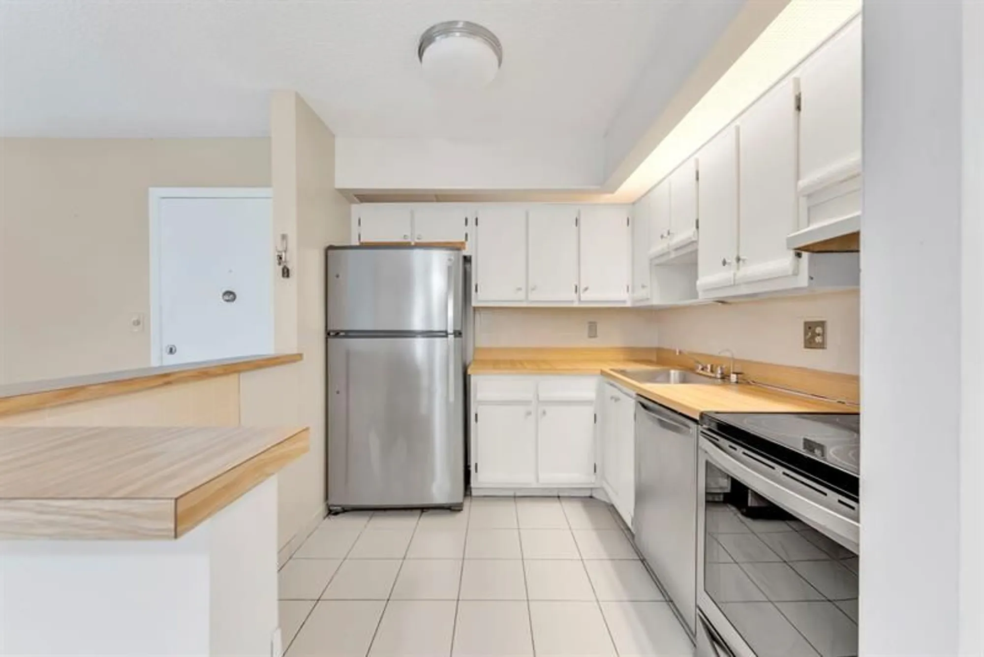 Property Slideshow image 7 of 29 | 9947 n belfort cir # 114, Tamarac, FL, 33321