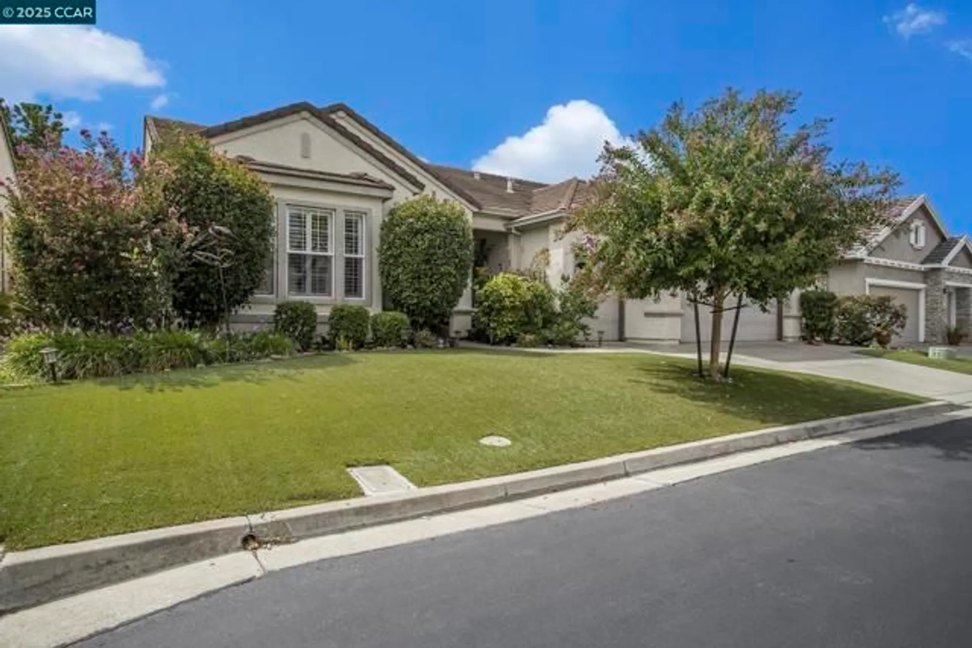 Property Slideshow image 2 of 32 | 451 tayberry ln, Brentwood, CA, 94513