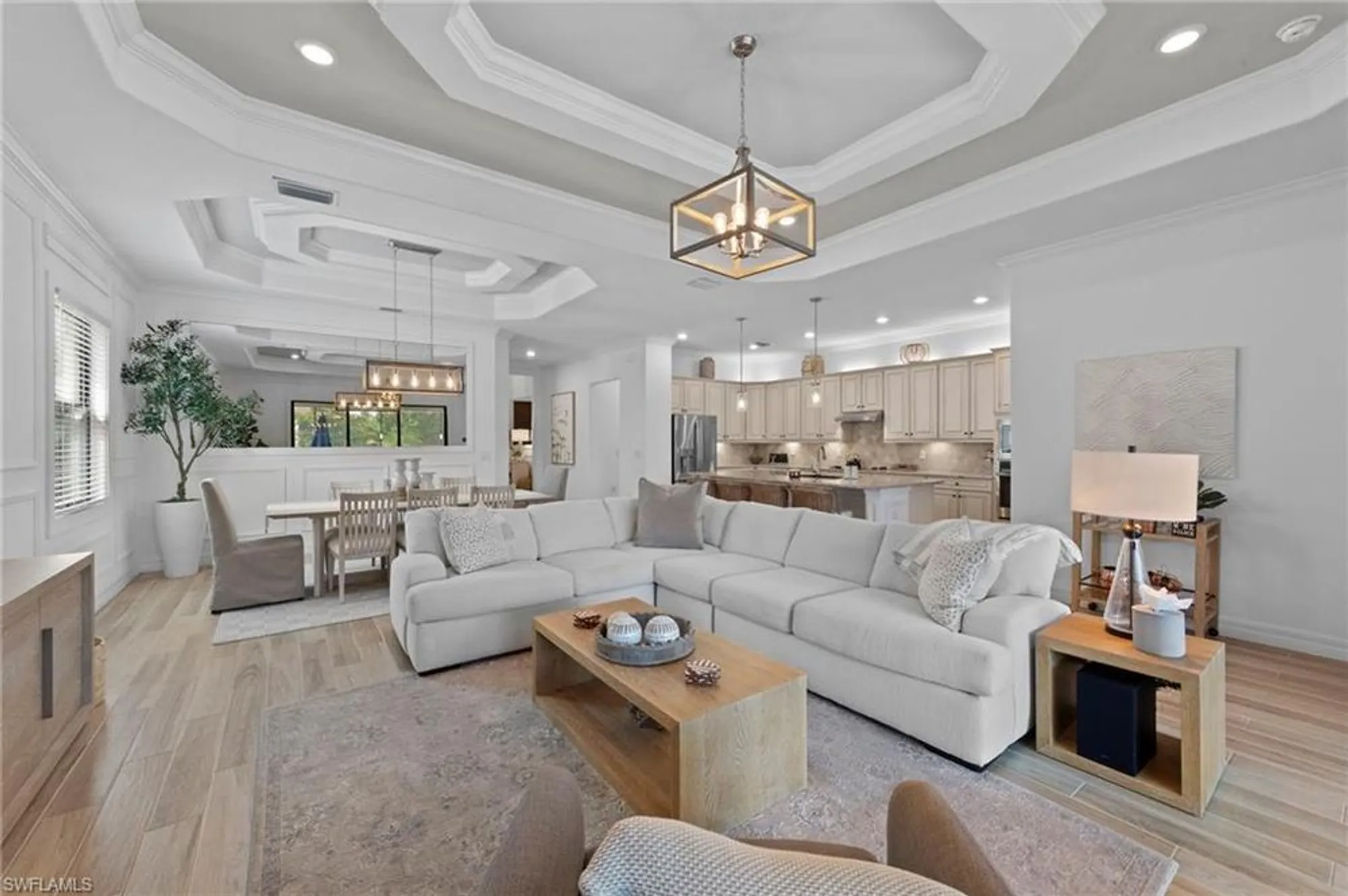 Property Slideshow image 5 of 49 | 28009 foxrock ct, Bonita Springs, FL, 34135