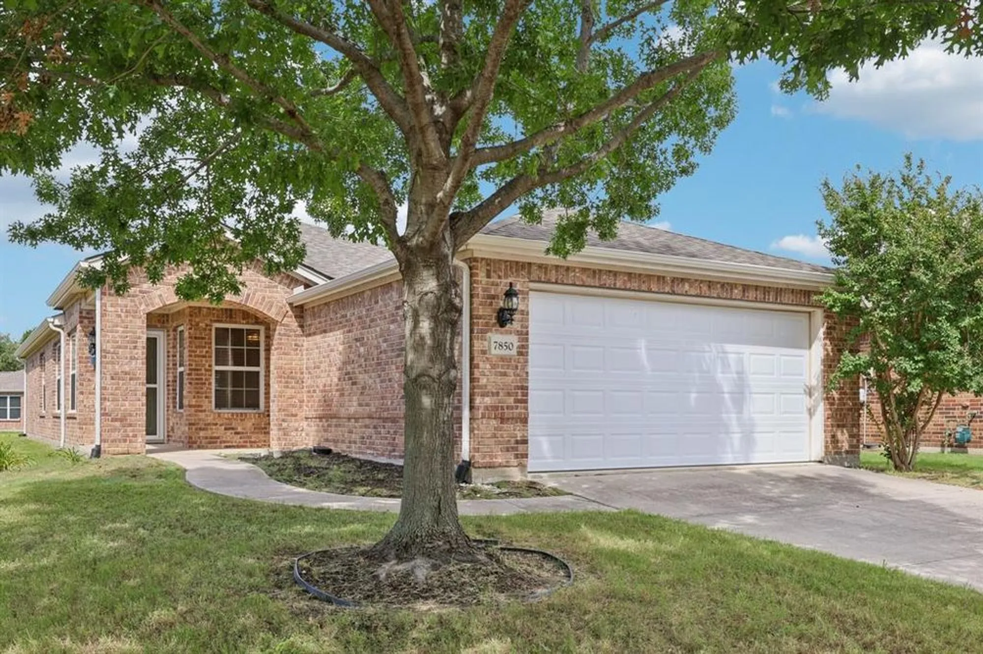 Property Slideshow image 4 of 36 | 7850 estancia dr, Frisco, TX, 75036