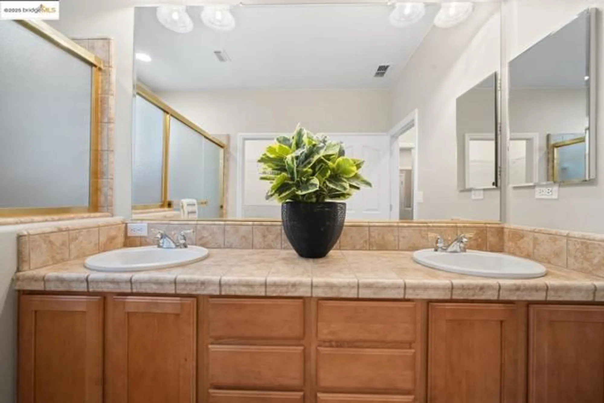 Property Slideshow image 20 of 32 | 131 montilla cir, Sacramento, CA, 95835