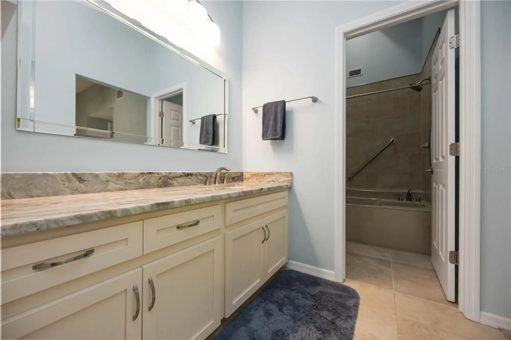 Property Slideshow image 19 of 82 | 214 southampton dr # 327, Venice, FL, 34293