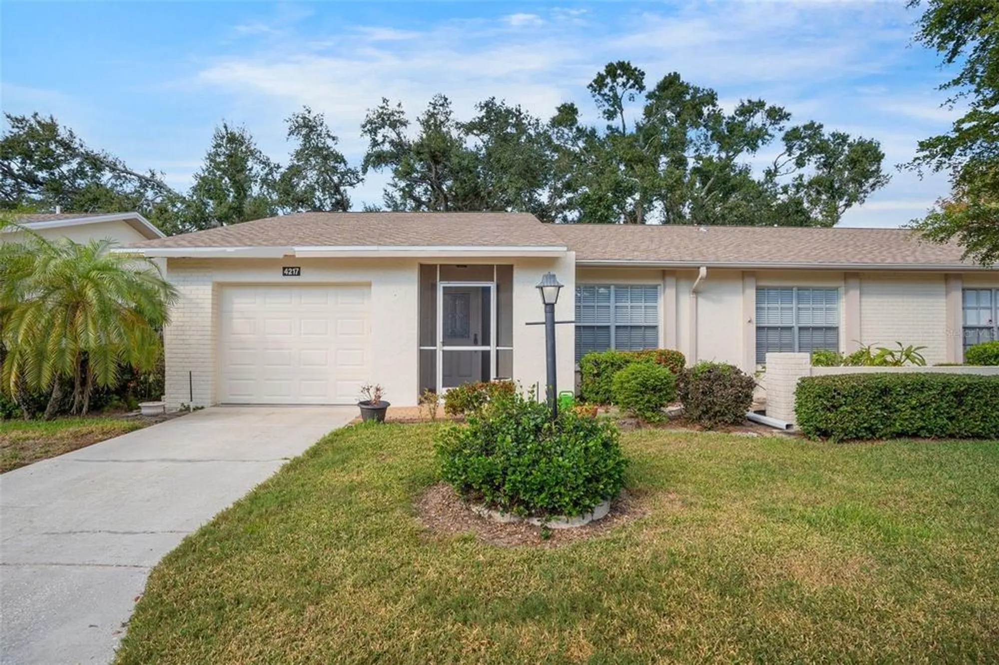 Property Slideshow image 1 of 23 | 4217 oakhurst cir 3023, Sarasota, FL, 34233