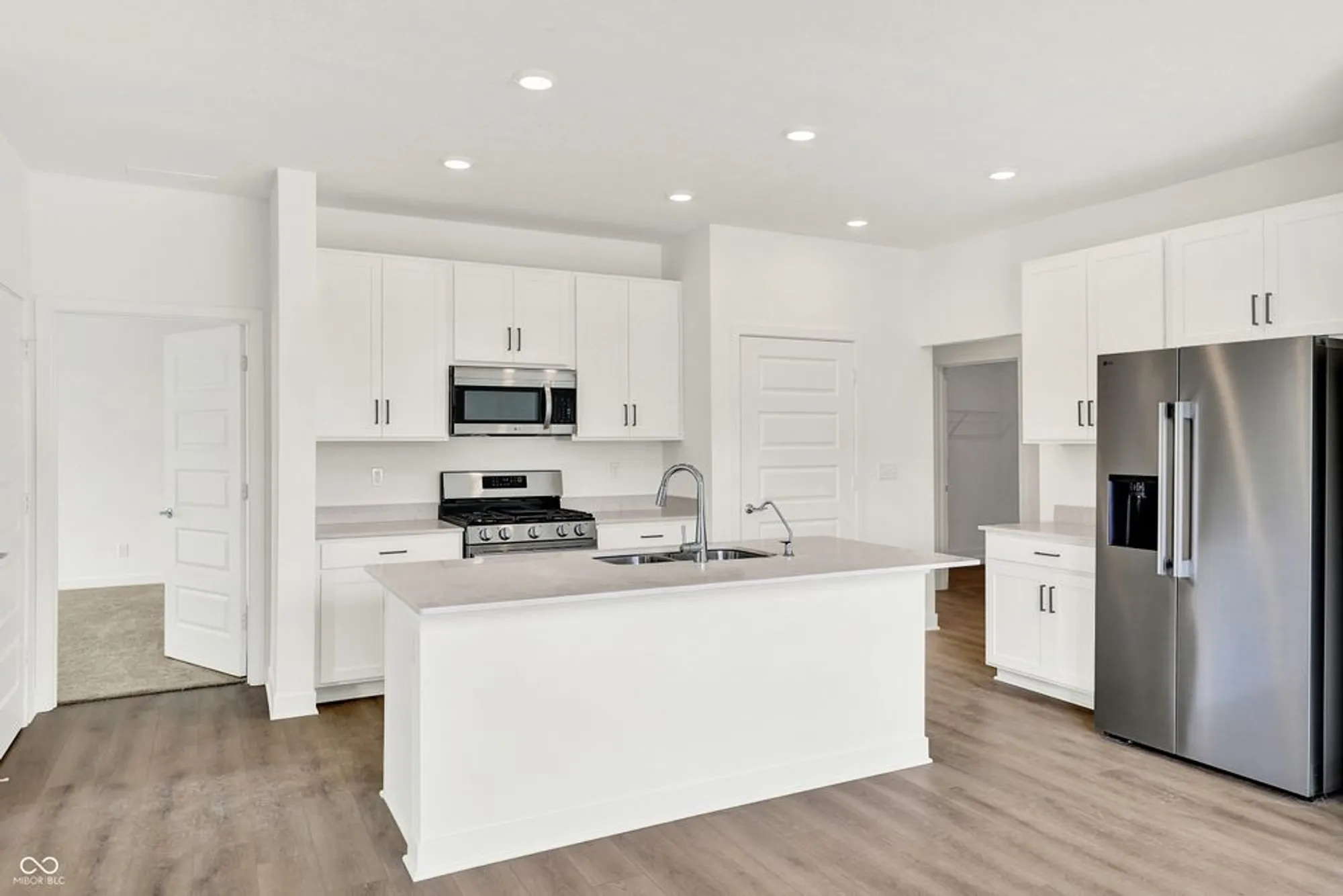 Property Slideshow image 17 of 44 | 5363 foxley park ln, Avon, IN, 46123