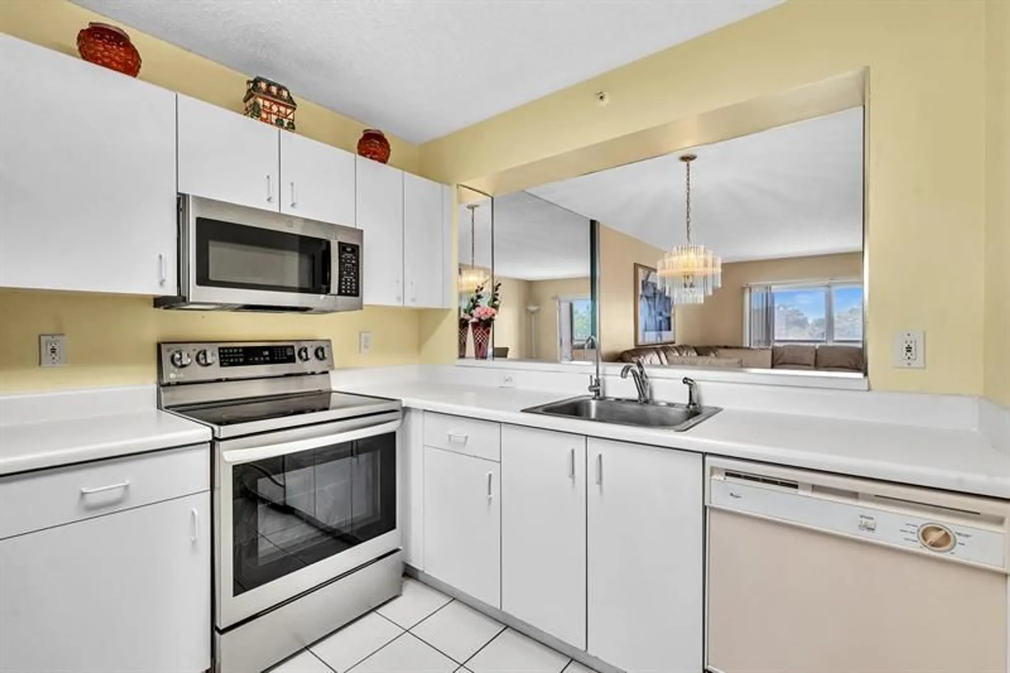 Property Slideshow image 5 of 72 | 9560 weldon cir apt j413, Fort Lauderdale, FL, 33321