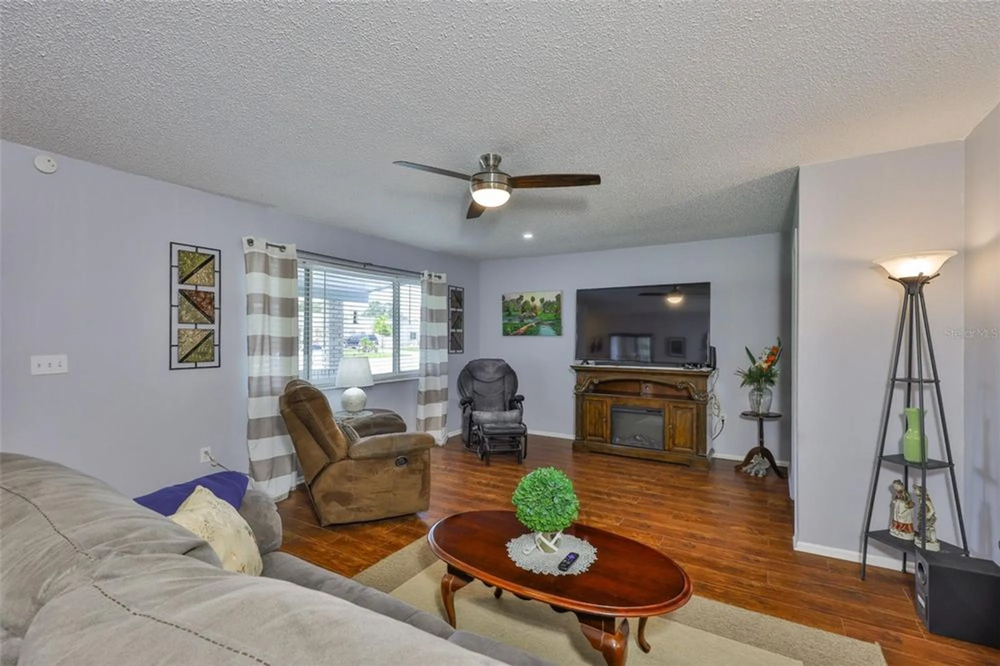 Property Slideshow image 8 of 48 | 613 la jolla ave, Sun City Center, FL, 33573