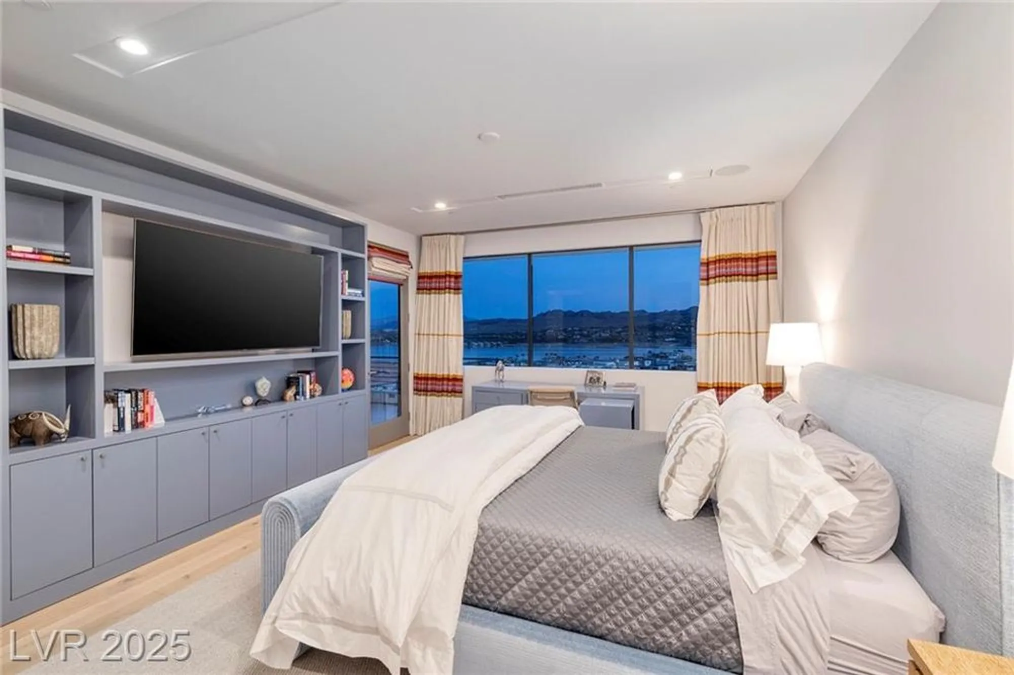 Property Slideshow image 38 of 70 | 32 highland cove ln, Henderson, NV, 89011