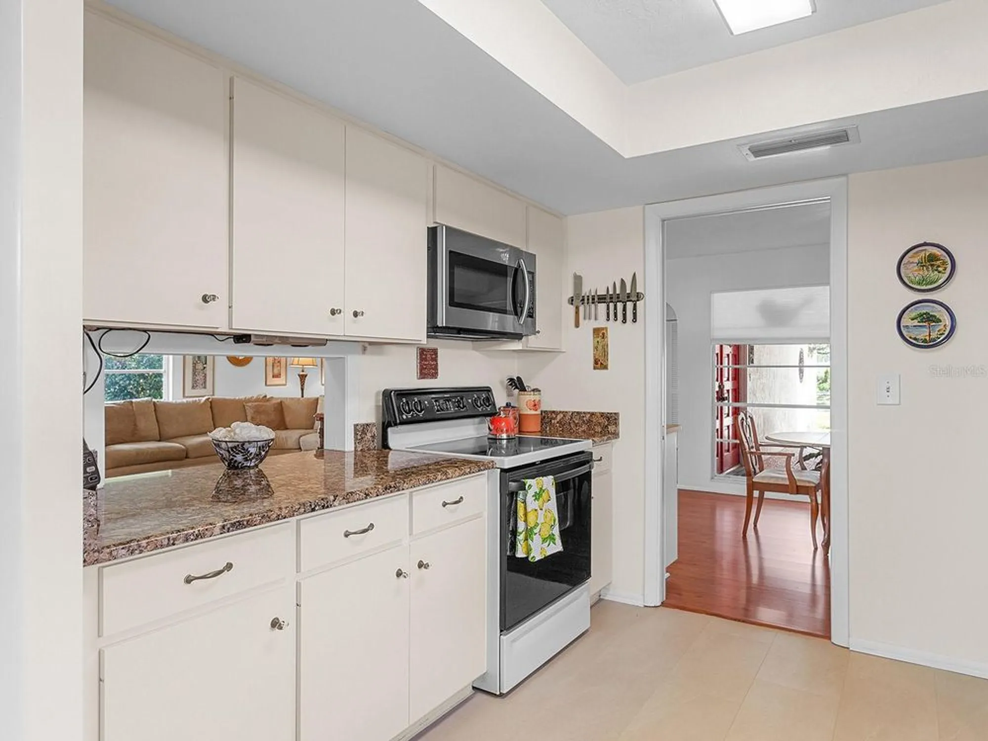 Property Slideshow image 8 of 32 | 3761 somerville dr # 1518, Sarasota, FL, 34232