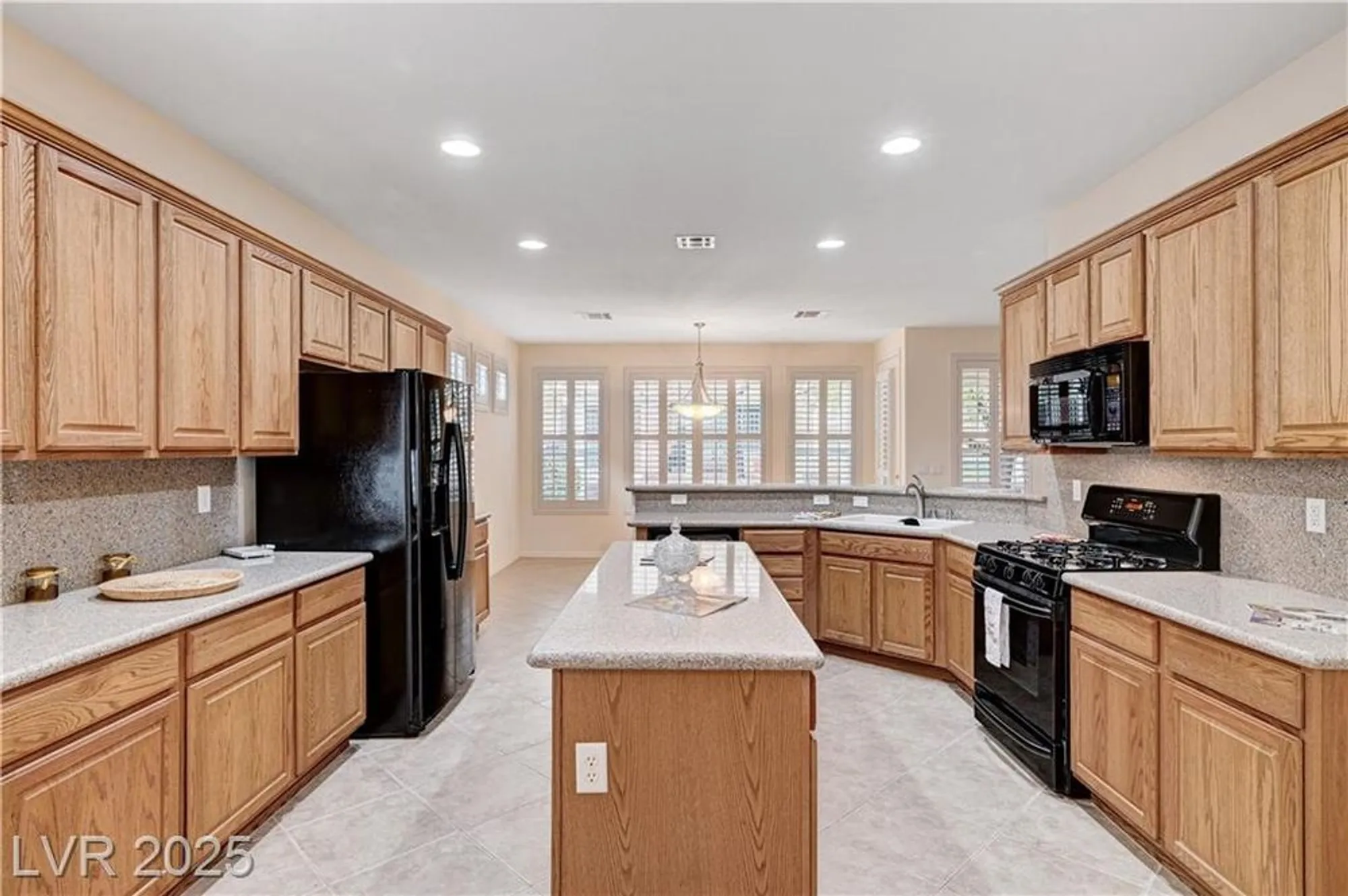 Property Slideshow image 13 of 96 | 10372 abisso dr, Las Vegas, NV, 89135