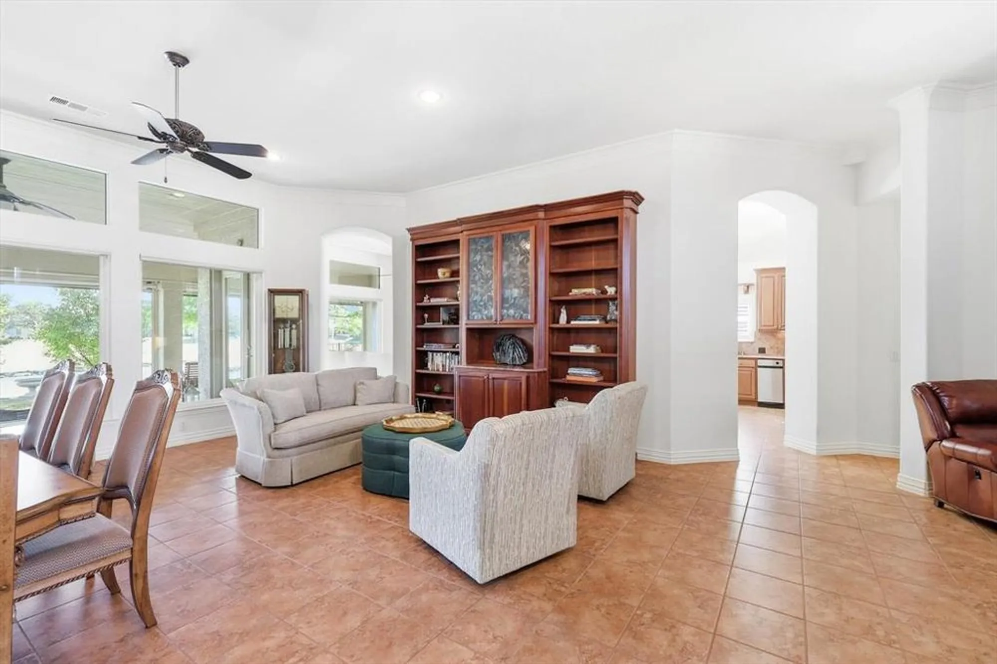 Property Slideshow image 5 of 39 | 9501 grandview dr, Denton, TX, 76207