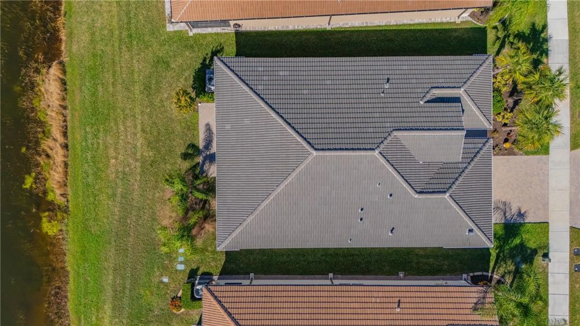 Property Slideshow image 27 of 48 | 15513 santa pola dr, Wimauma, FL, 33598