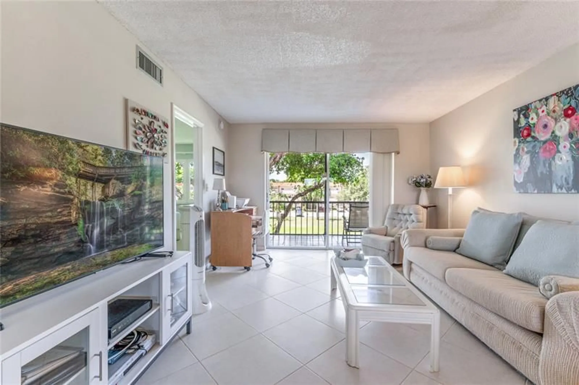 Property Slideshow image 6 of 53 | 671 s hollybrook dr 306, Pembroke Pines, FL, 33025