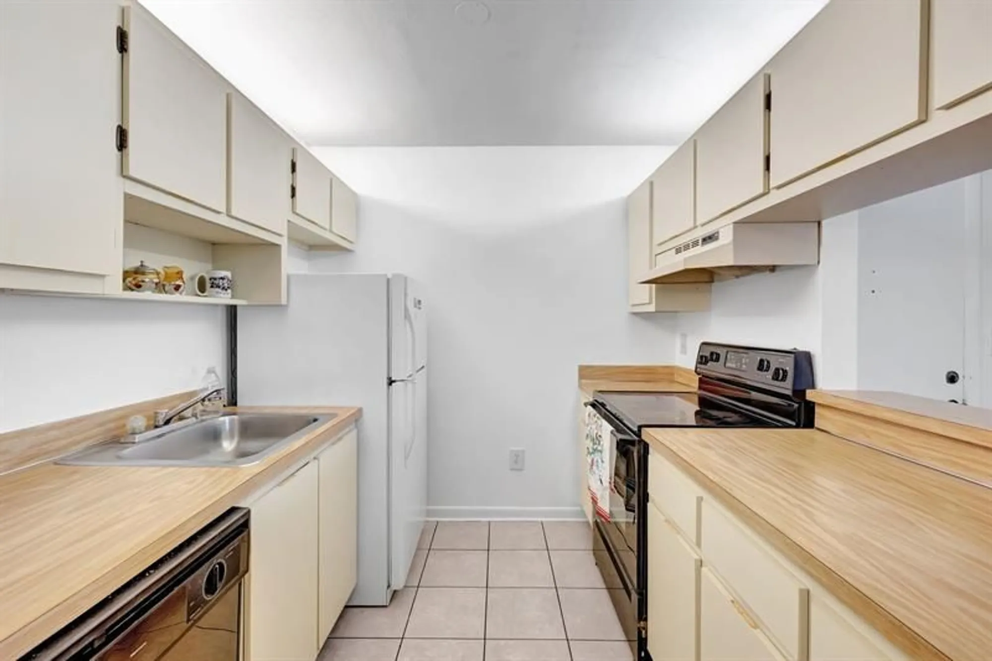 Property Slideshow image 10 of 25 | 9460 s belfort cir # l3-111, Tamarac, FL, 33321