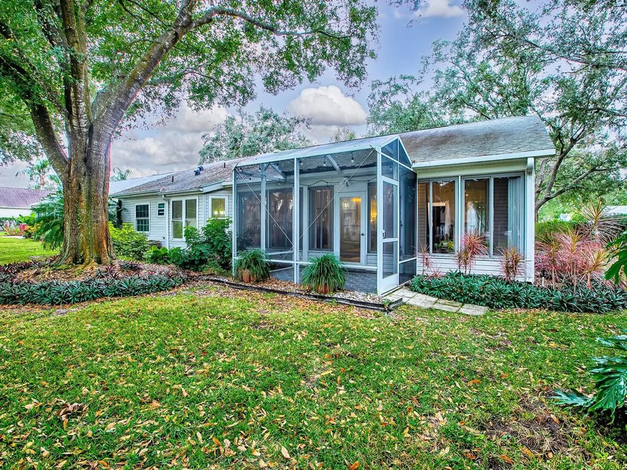 Property Slideshow image 47 of 67 | 25348 crestwater dr, Leesburg, FL, 34748