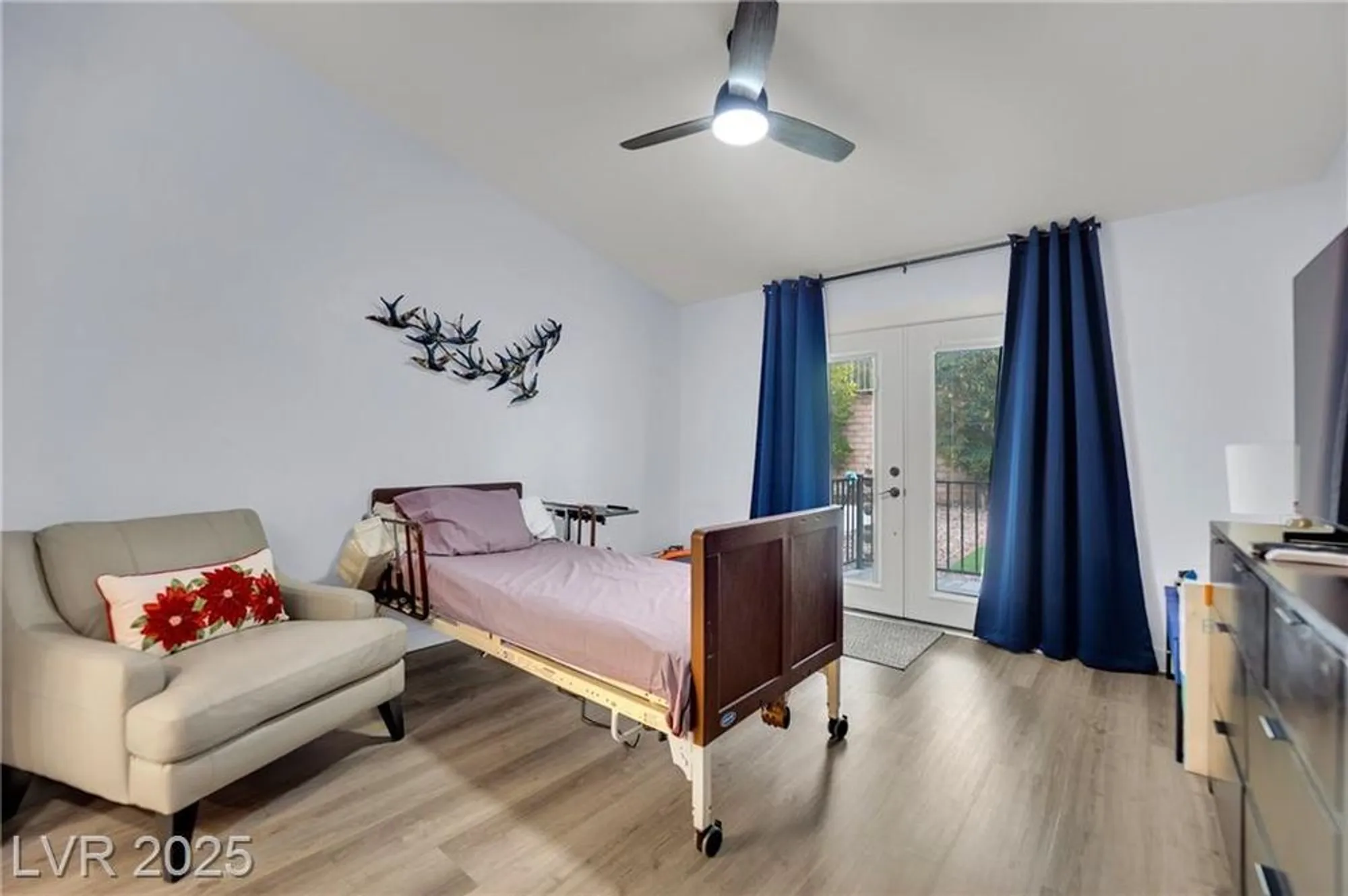 Property Slideshow image 14 of 28 | 2409 indigo valley st, Las Vegas, NV, 89134