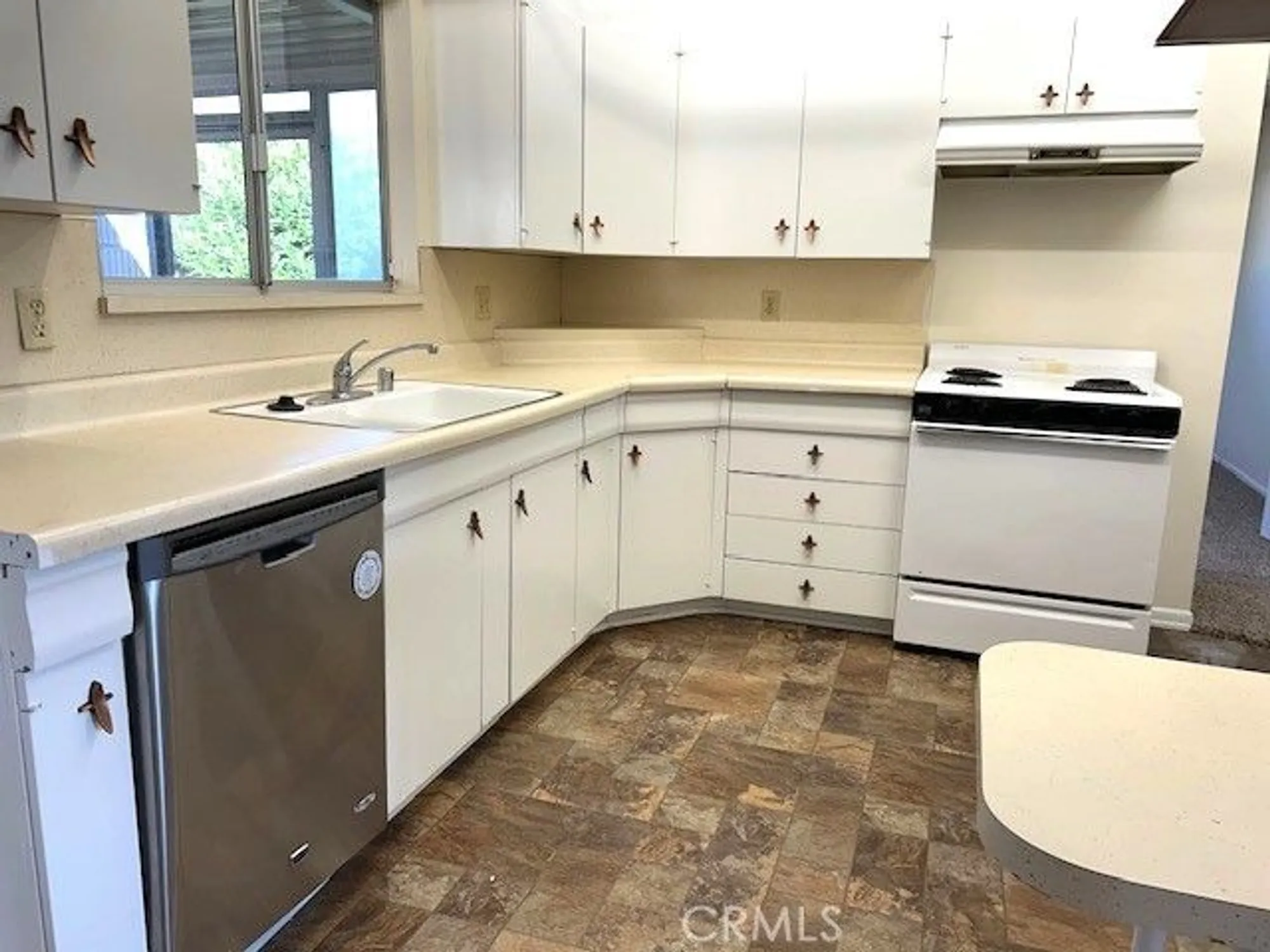 Property Slideshow image 4 of 16 | 681 shasta way, Hemet, CA, 92543