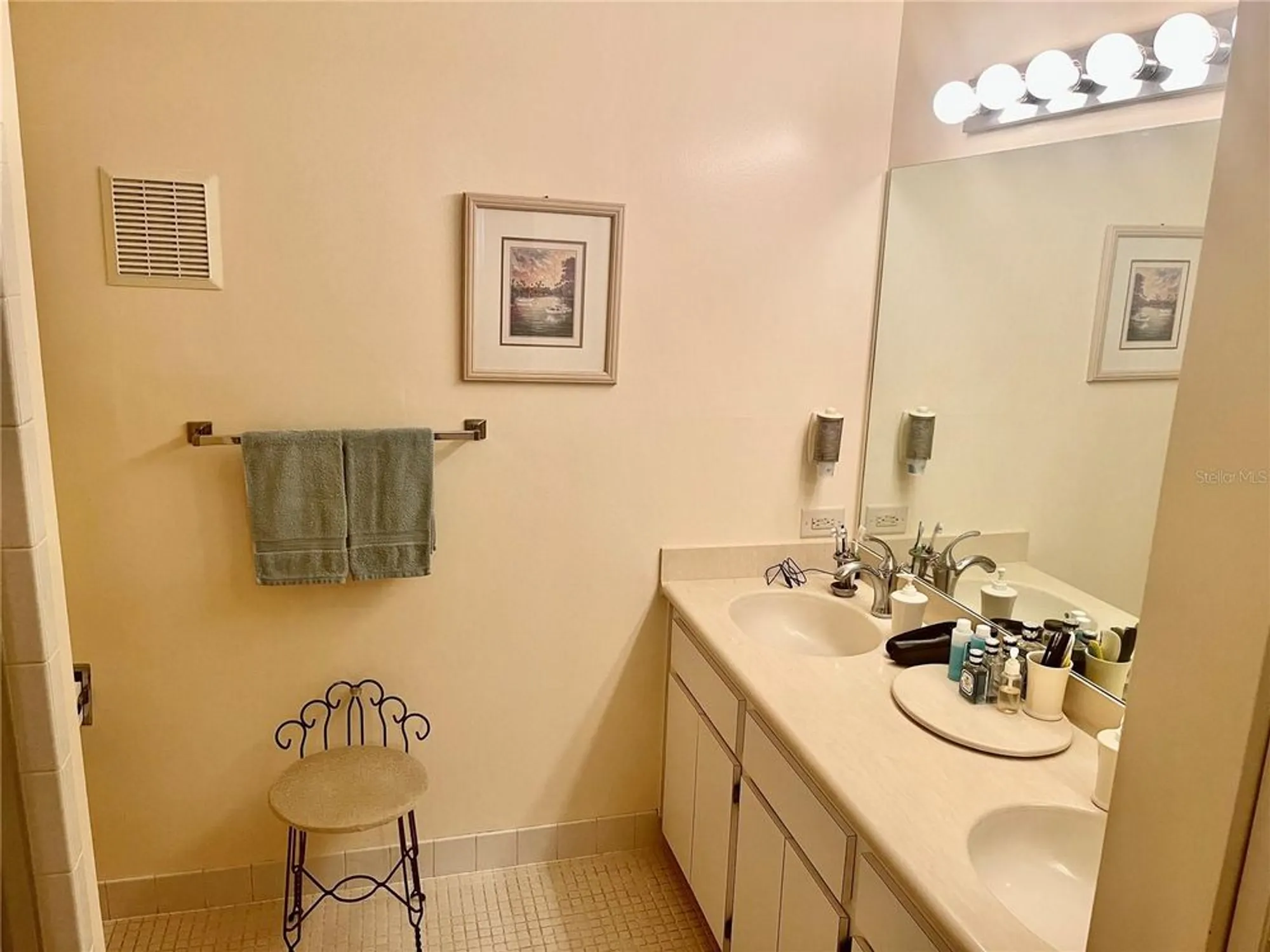 Property Slideshow image 15 of 52 | 2220 spanish dr 14, Clearwater, FL, 33763