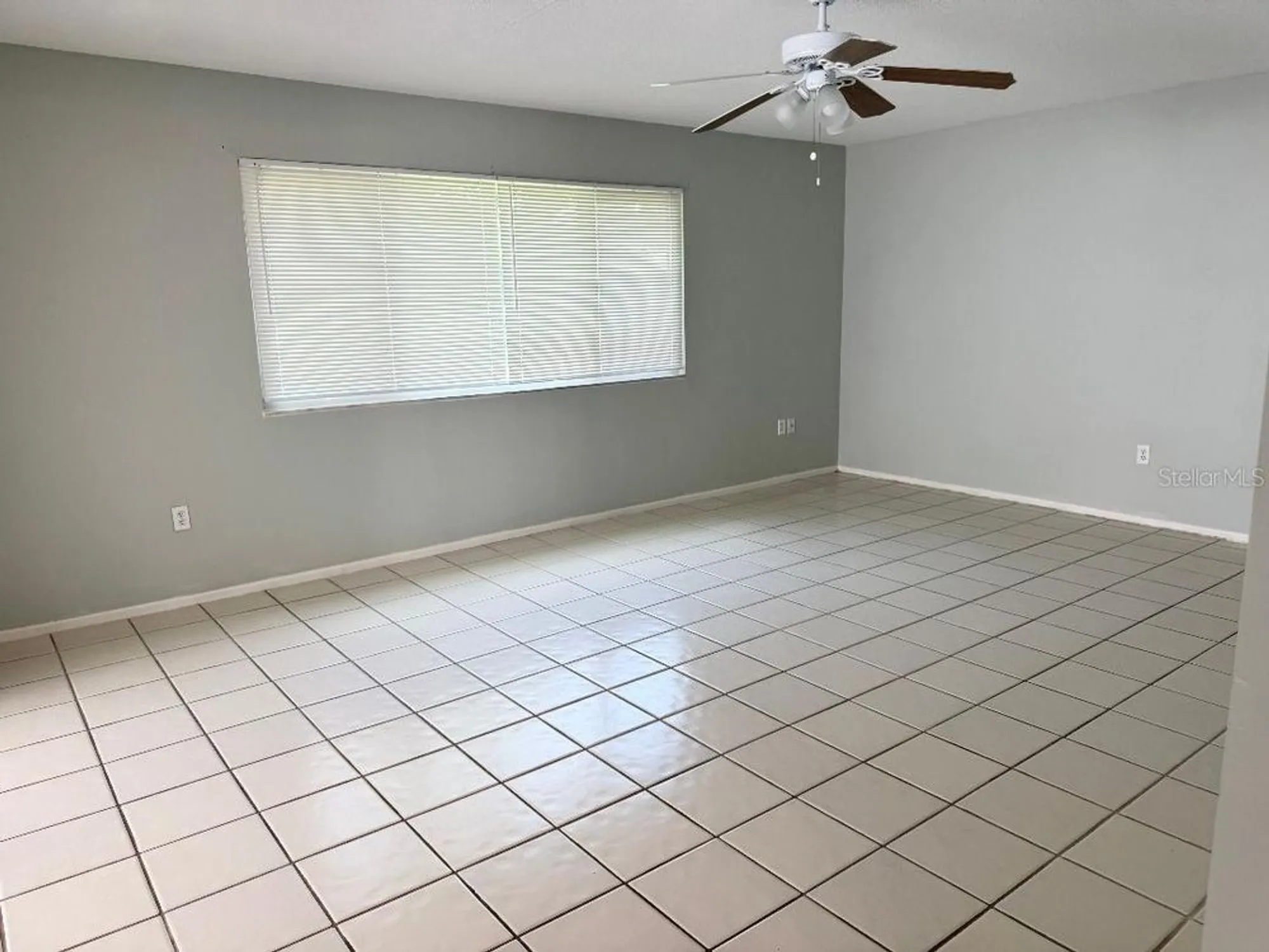 Property Slideshow image 4 of 26 | 5531 riverbluff cir # v9, Sarasota, FL, 34231