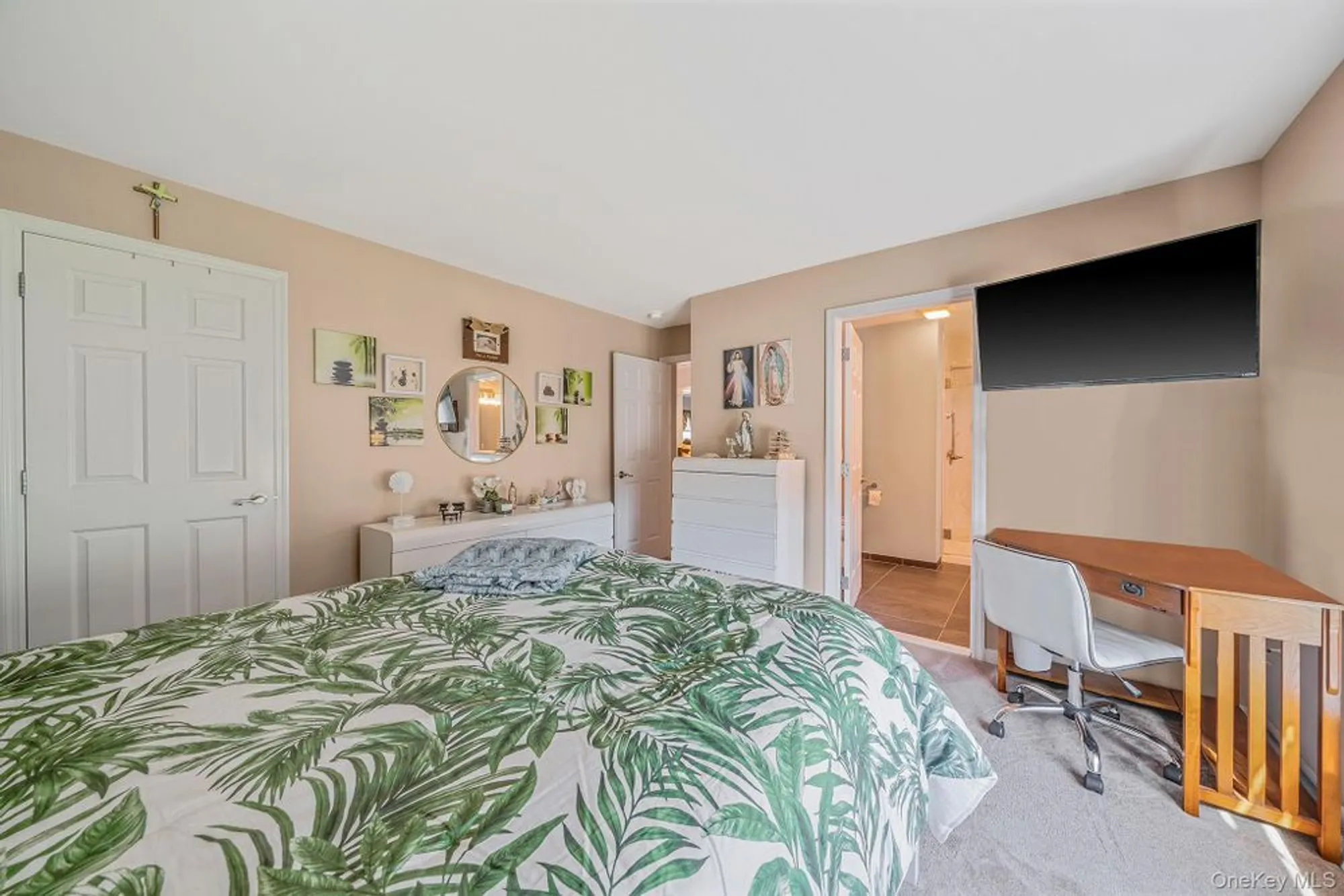 Property Slideshow image 27 of 48 | 1407 middle rd unit 258, Calverton, NY, 11933