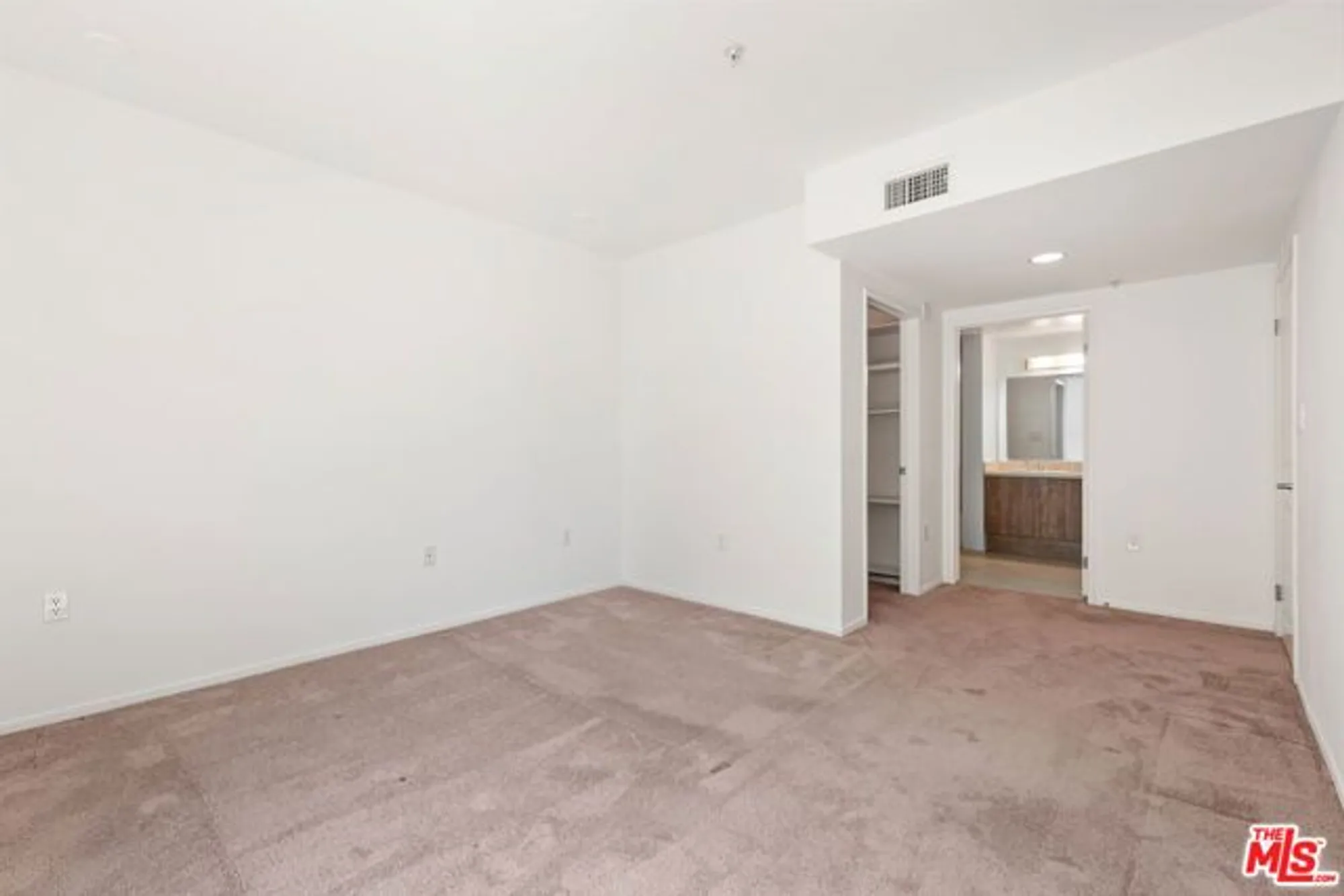 Property Slideshow image 22 of 41 | 267 s san pedro st unit 211, Los Angeles, CA, 90012