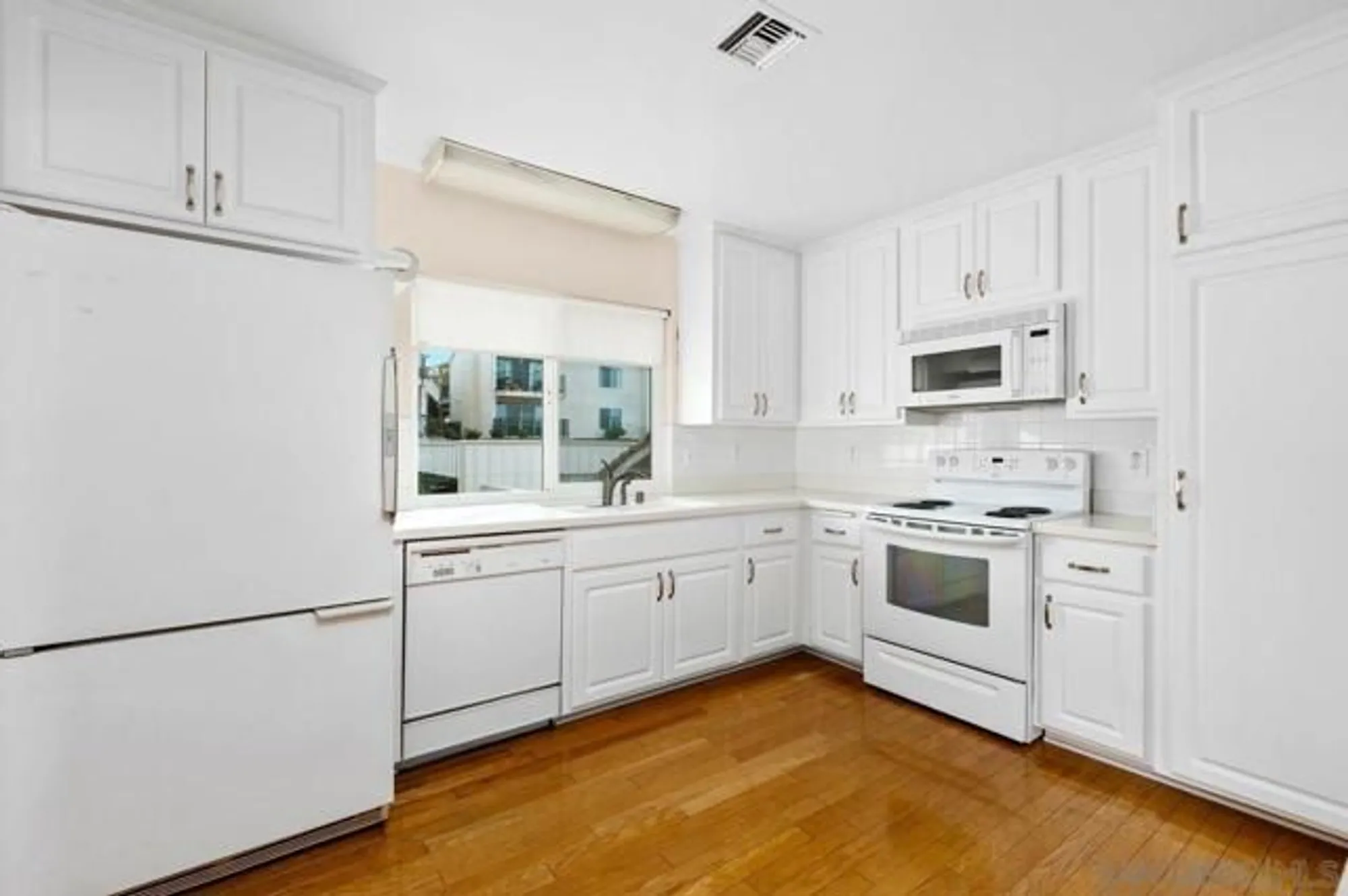 Property Slideshow image 10 of 39 | 17465 plaza animado 147, San Diego, CA, 92128