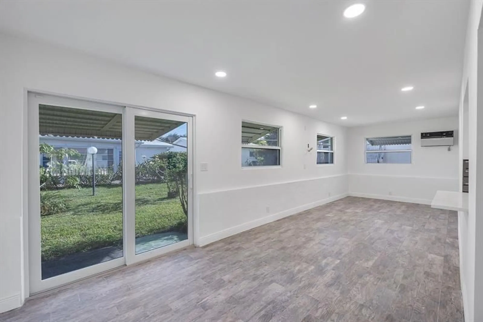 Property Slideshow image 5 of 9 | 370 s golf blvd, Pompano Beach, FL, 33064