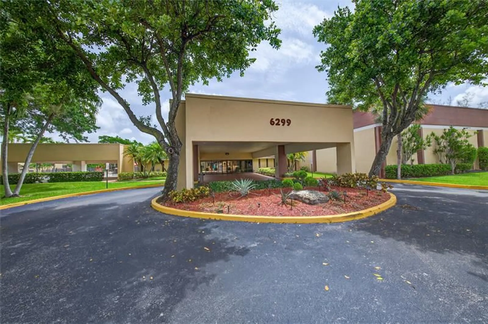 Property Slideshow image 27 of 33 | 6070 nw 64th ave 212, Tamarac, FL, 33319