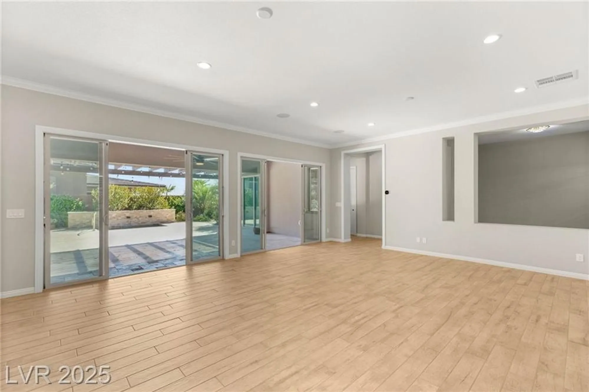 Property Slideshow image 16 of 58 | 9985 regency canyon way, Las Vegas, NV, 89148