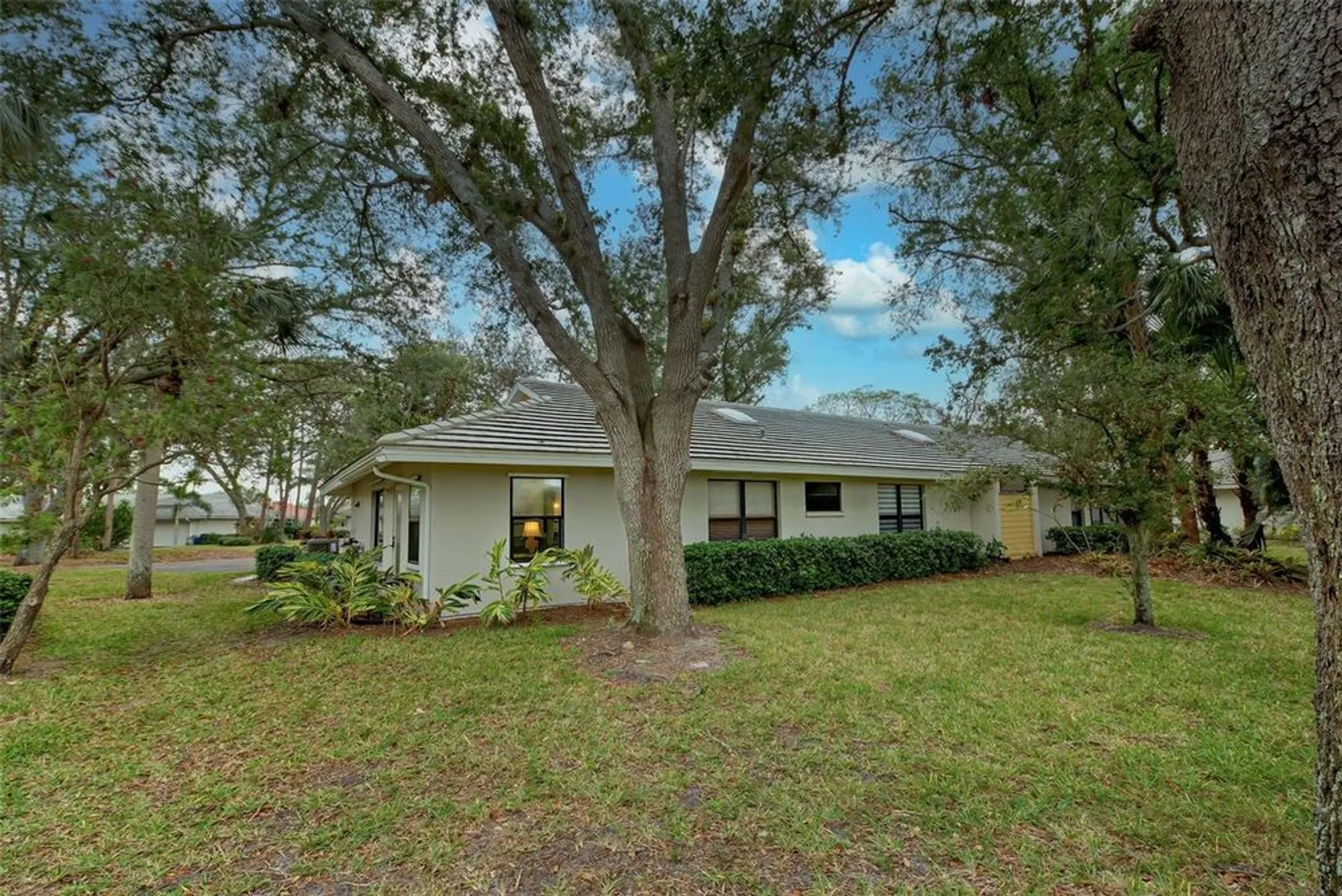 Property Slideshow image 46 of 68 | 263 southampton dr # 301, Venice, FL, 34293