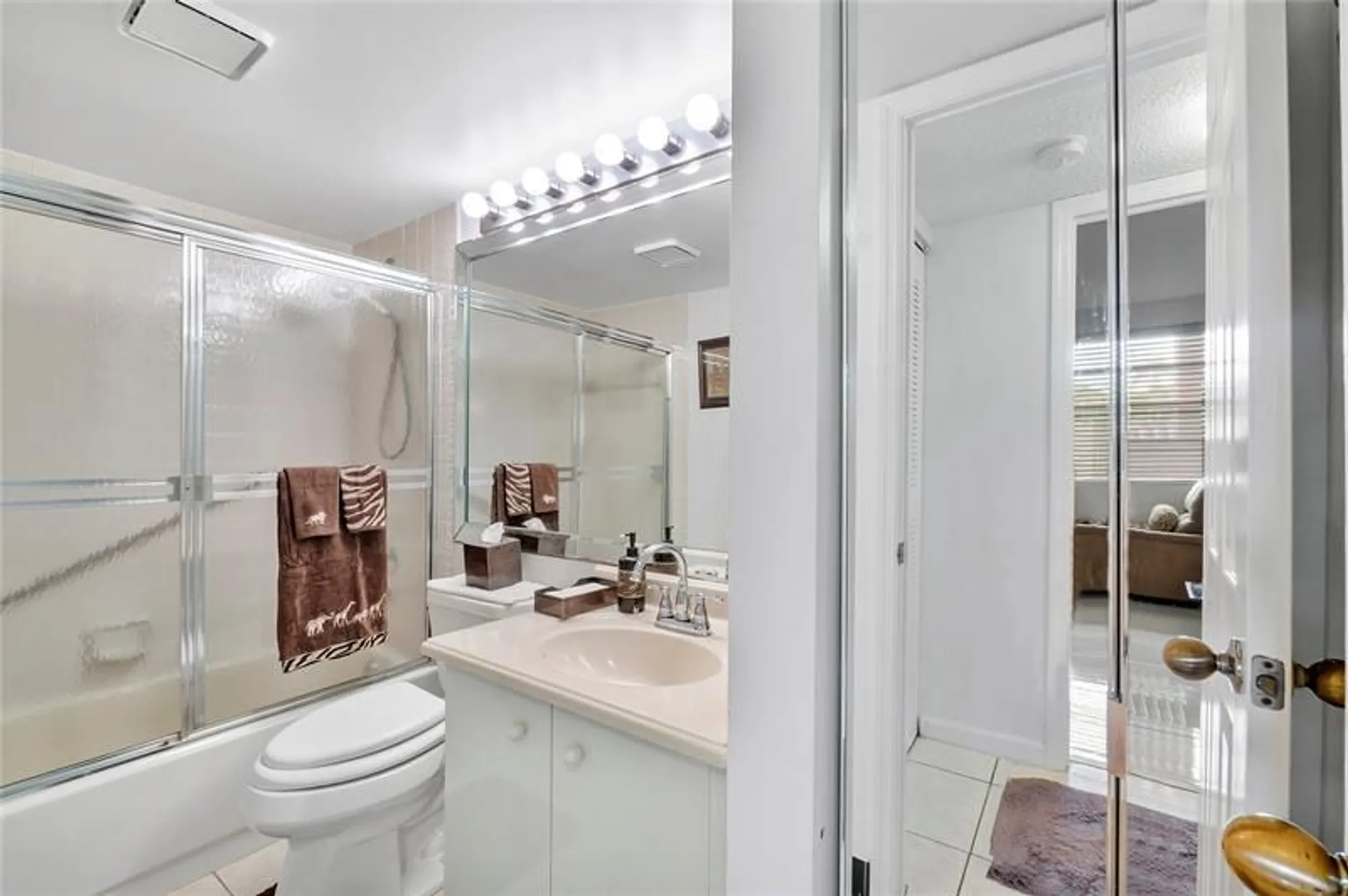 Property Slideshow image 21 of 37 | 7219 fairfax dr 110, Tamarac, FL, 33321