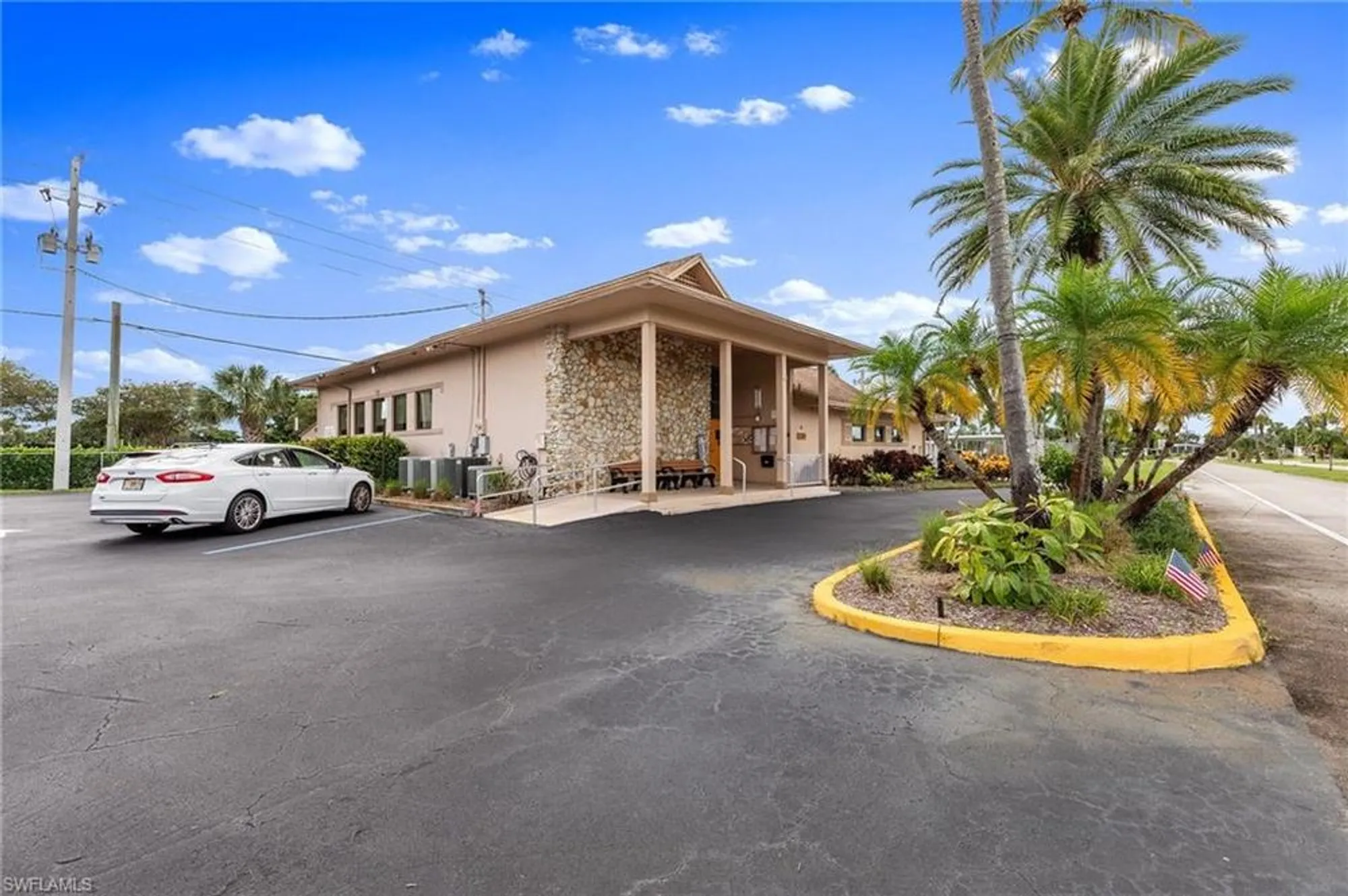 Property Slideshow image 28 of 40 | 16 san remo cir, Naples, FL, 34112