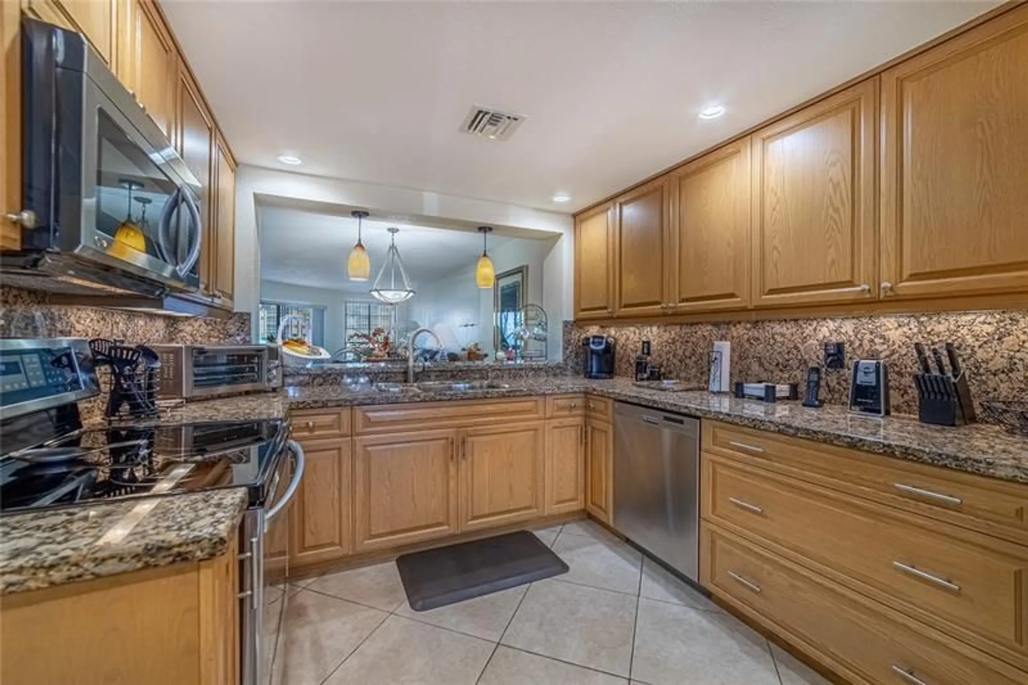 Property Slideshow image 10 of 50 | 7312 fairfax dr 102, Tamarac, FL, 33321