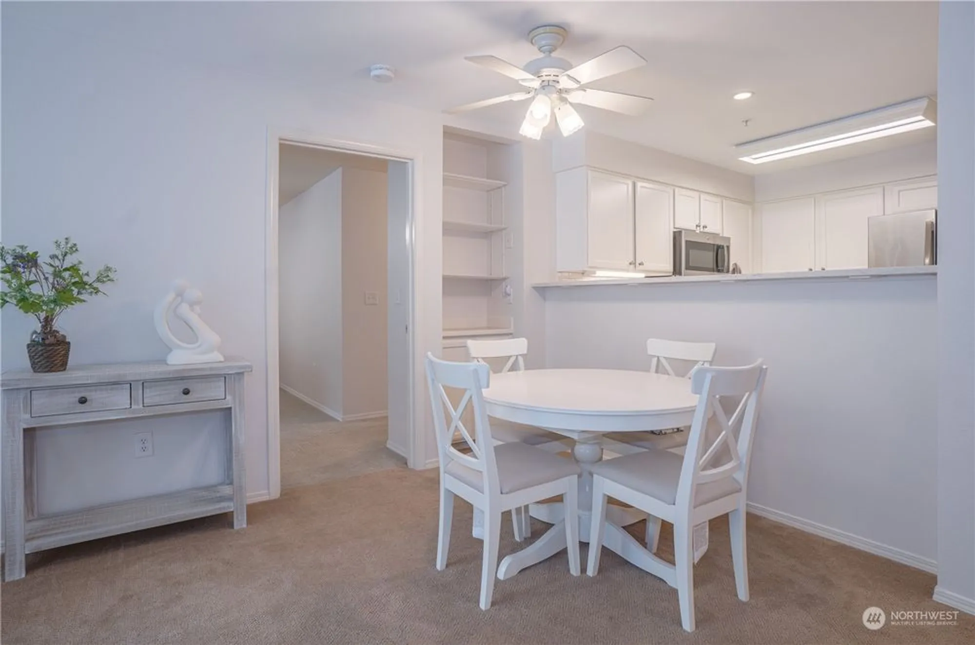 Property Slideshow image 7 of 40 | 4133 224th ln 302, Issaquah, WA, 98029