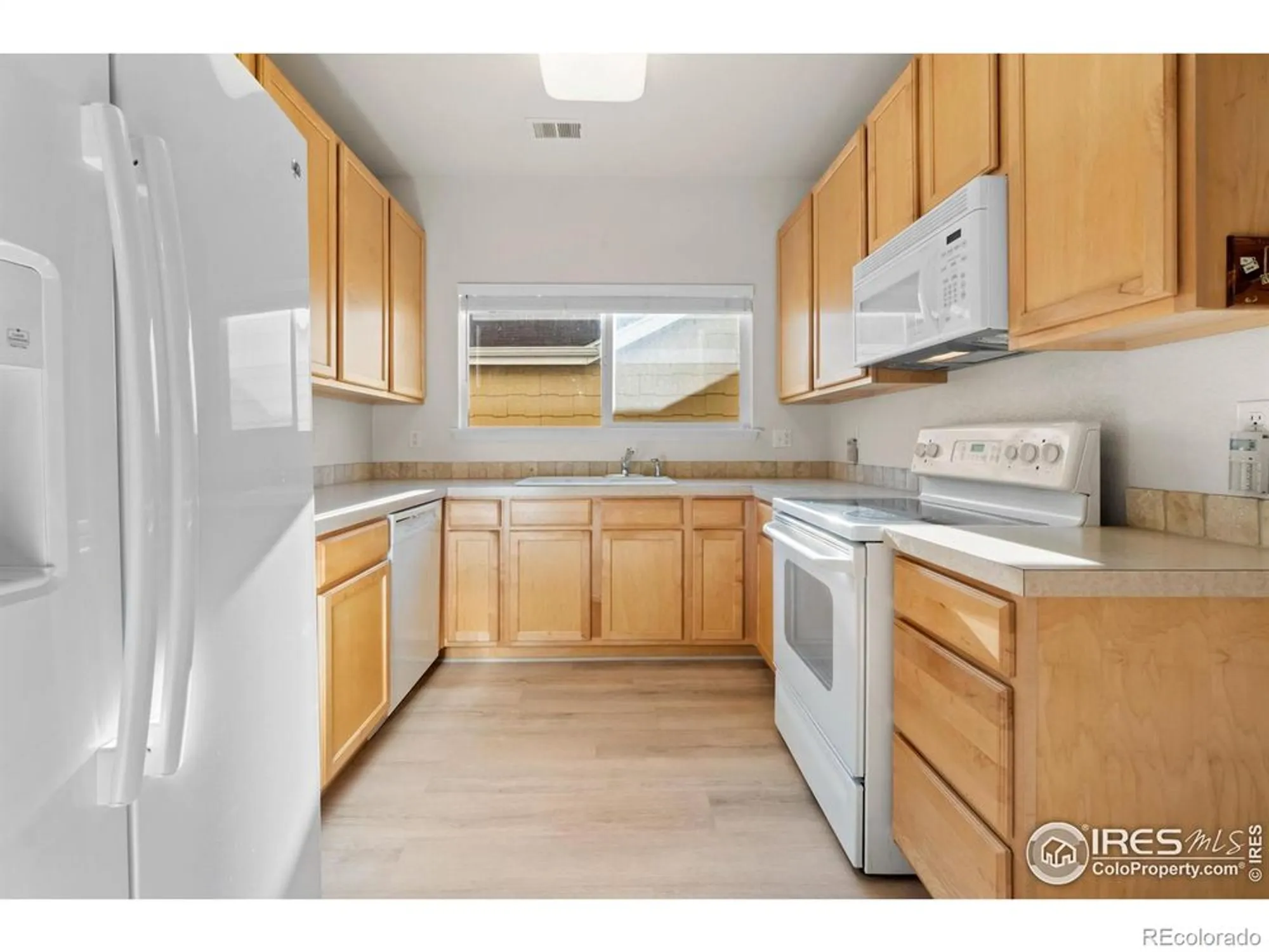 Property Slideshow image 9 of 36 | 4635 hahns peak dr 102, Loveland, CO, 80538