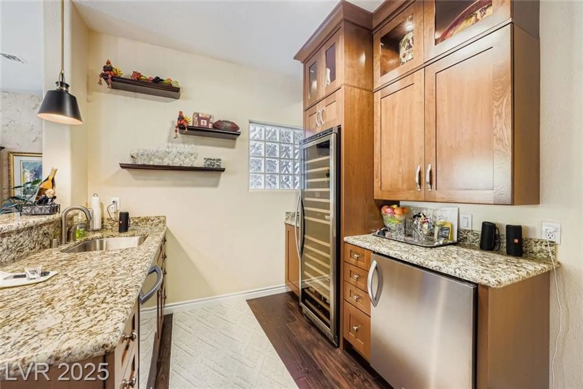 Property Slideshow image 14 of 28 | 10737 shackleton dr, Las Vegas, NV, 89134