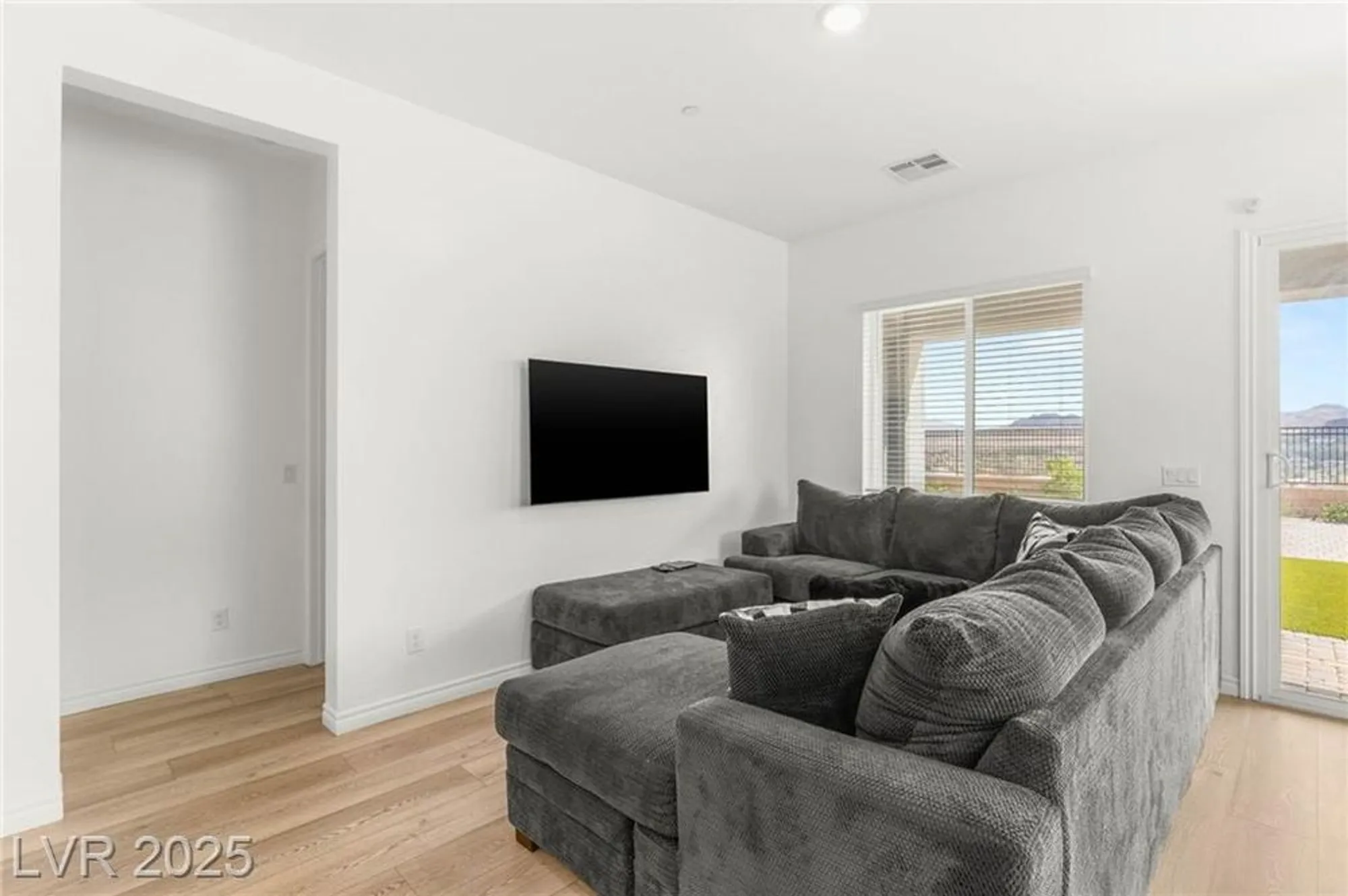 Property Slideshow image 13 of 42 | 116 juliette pointe ln, Henderson, NV, 89011