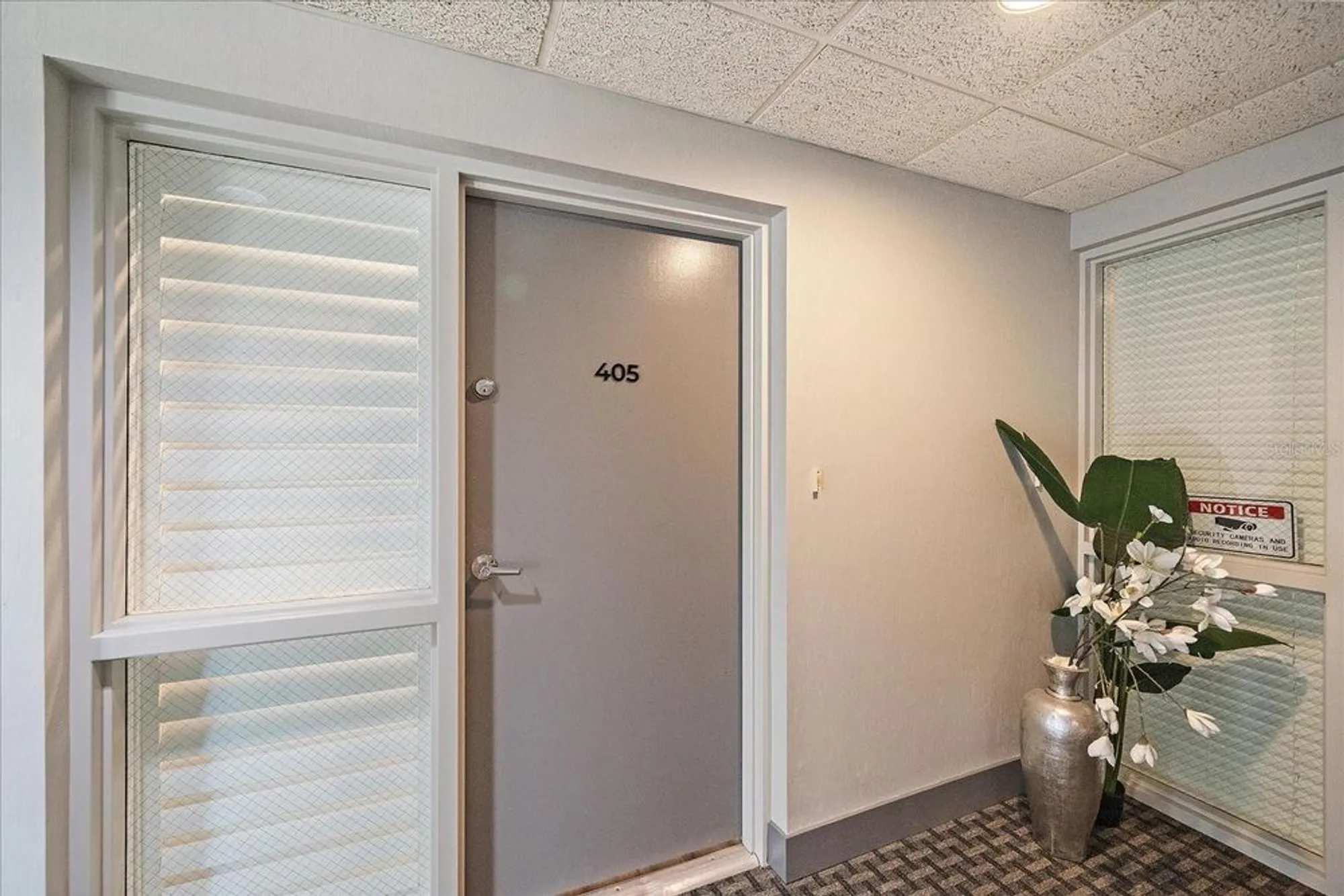Property Slideshow image 5 of 52 | 5400 eagles point cir apt 405, Sarasota, FL, 34231